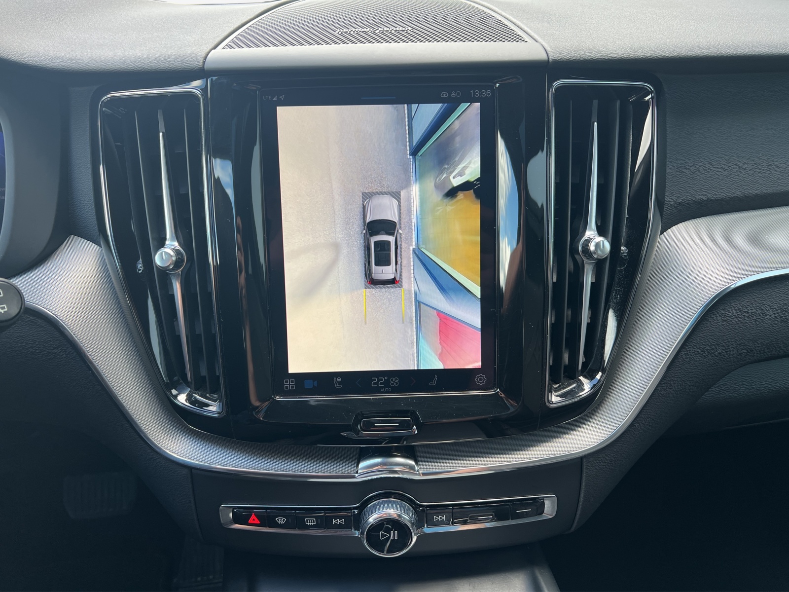 VOLVO XC60 2.0 T8 TE Plus Dark eAWD-image-12