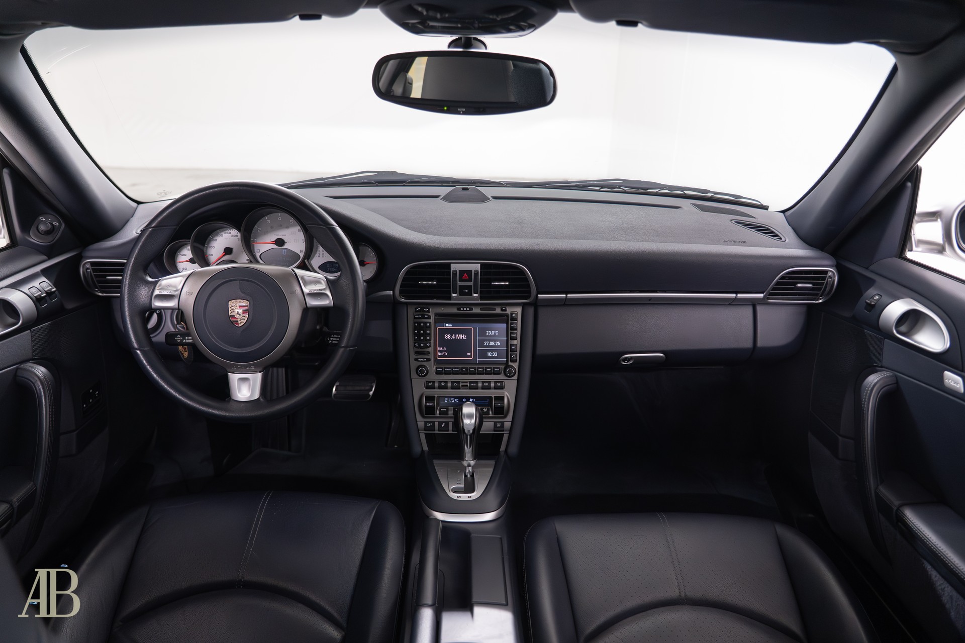 PORSCHE 911 Carrera 4S-image-11