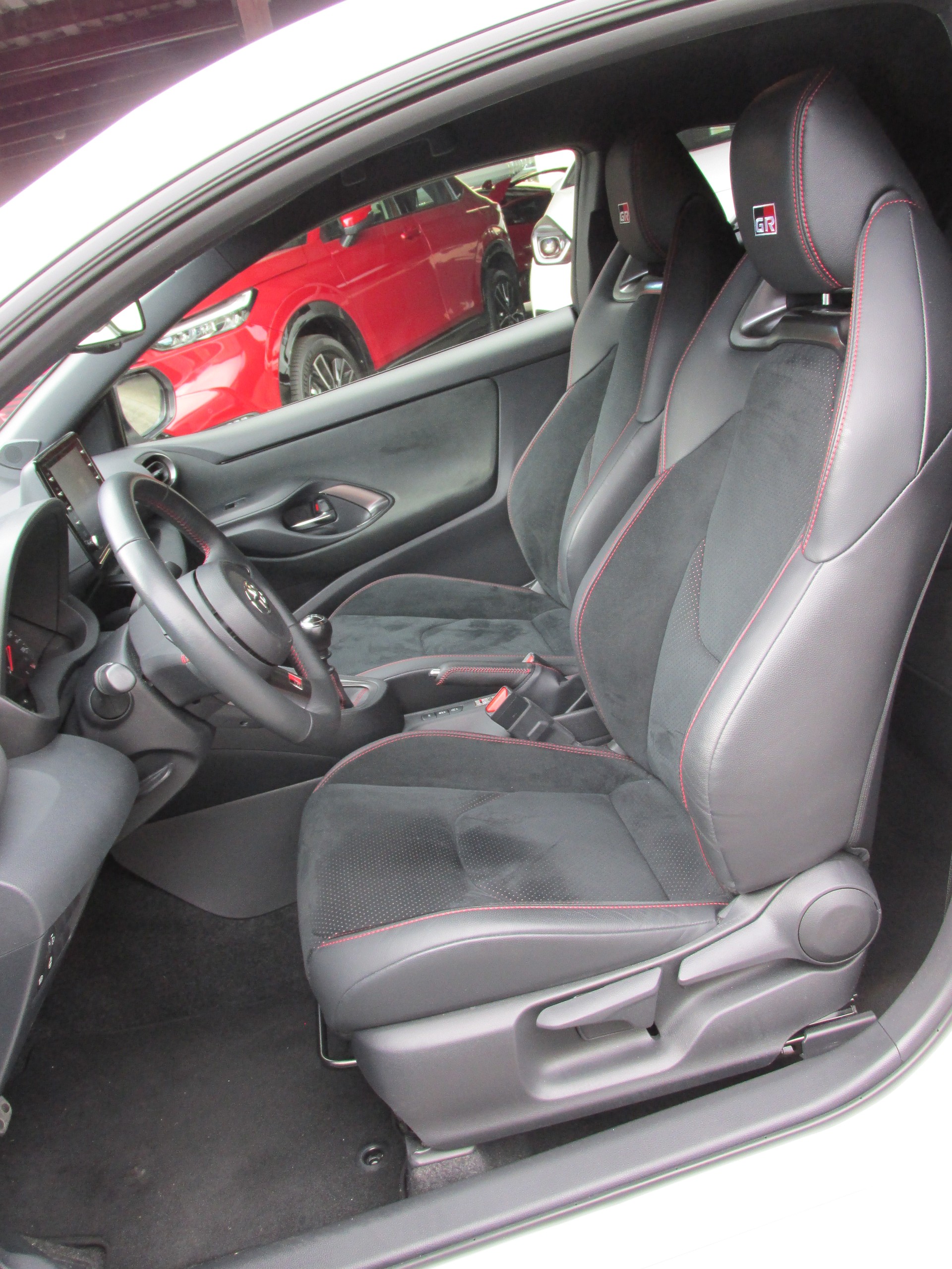 TOYOTA Yaris 1.6 GR Sport-image-7