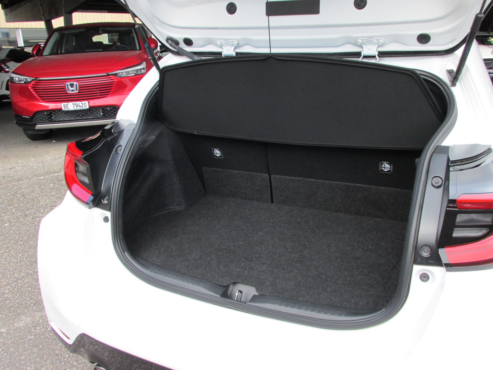 TOYOTA Yaris 1.6 GR Sport-image-6