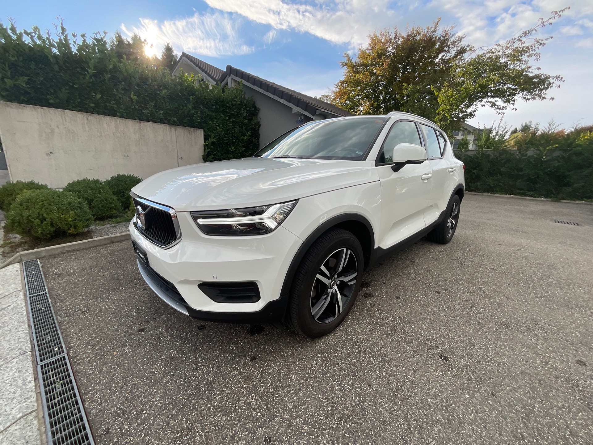 VOLVO XC40 T4 AWD Momentum Geartronic-image-2