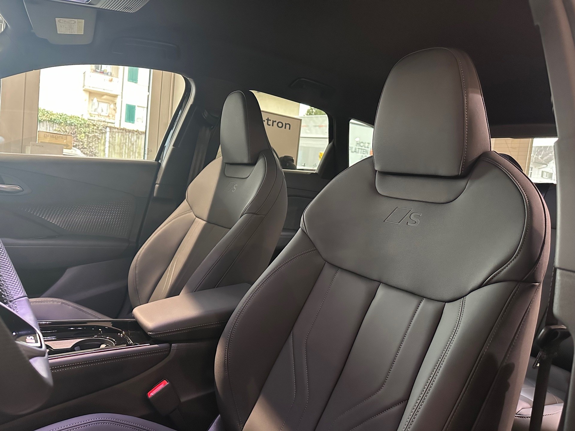 AUDI Q3 SUV e-hybrid 200 kW S tronig-image-9