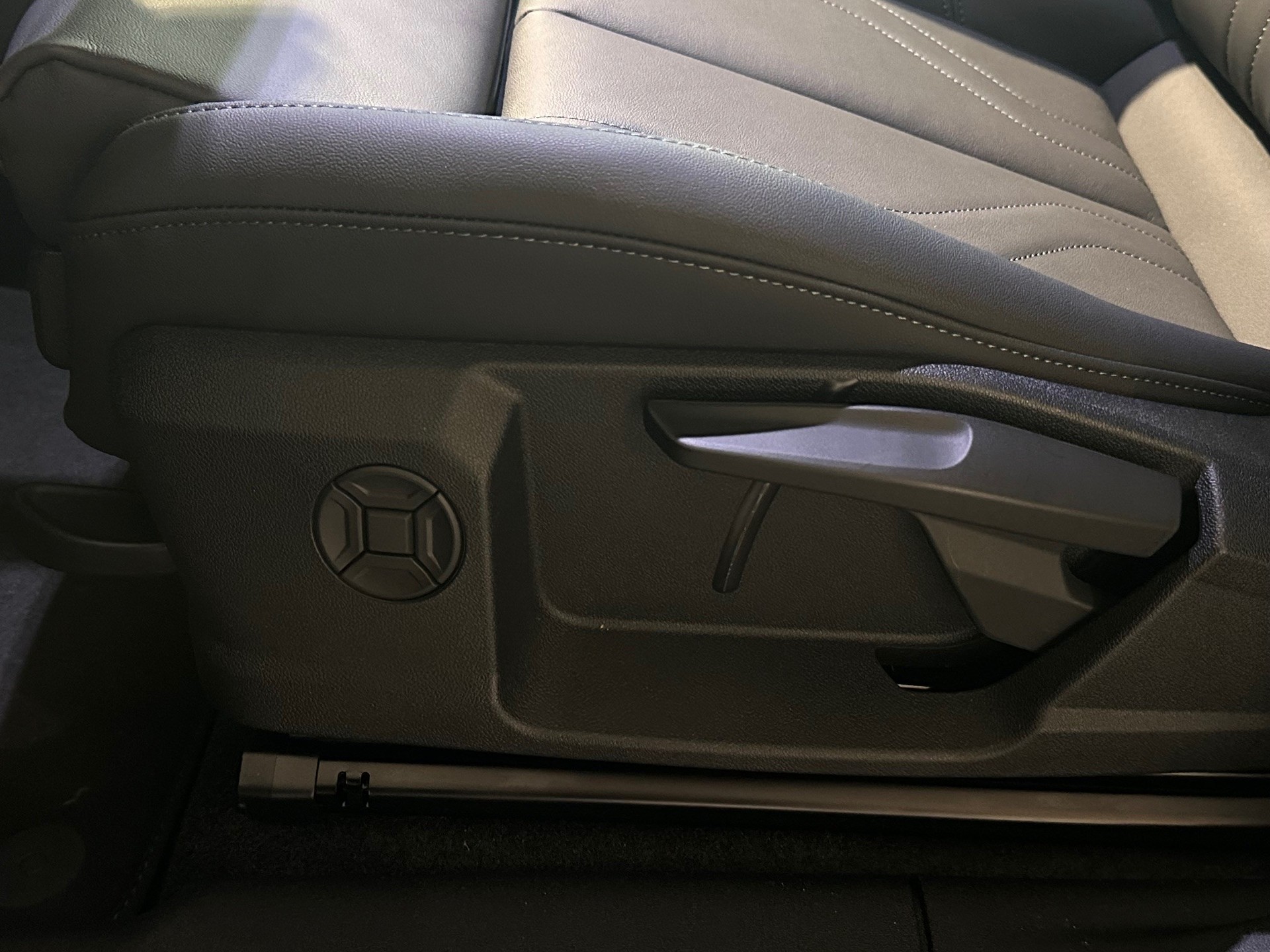 AUDI Q3 SUV e-hybrid 200 kW S tronig-image-14