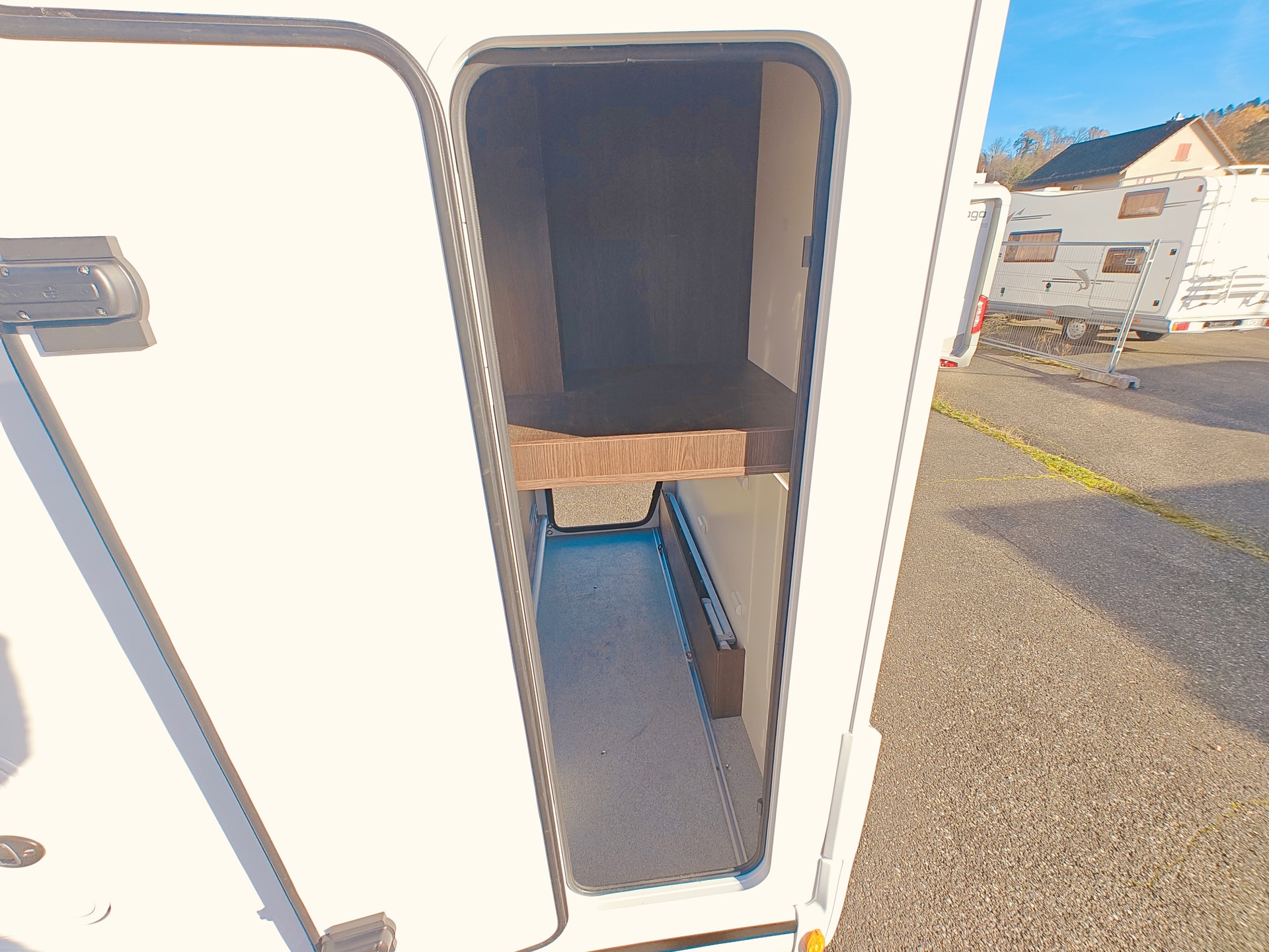 BENIMAR TESSORO 488 NORTHAUTOKAPP Automat -- Hubbett -- Solar -- Vorzelt -- Luftfederung-image-9