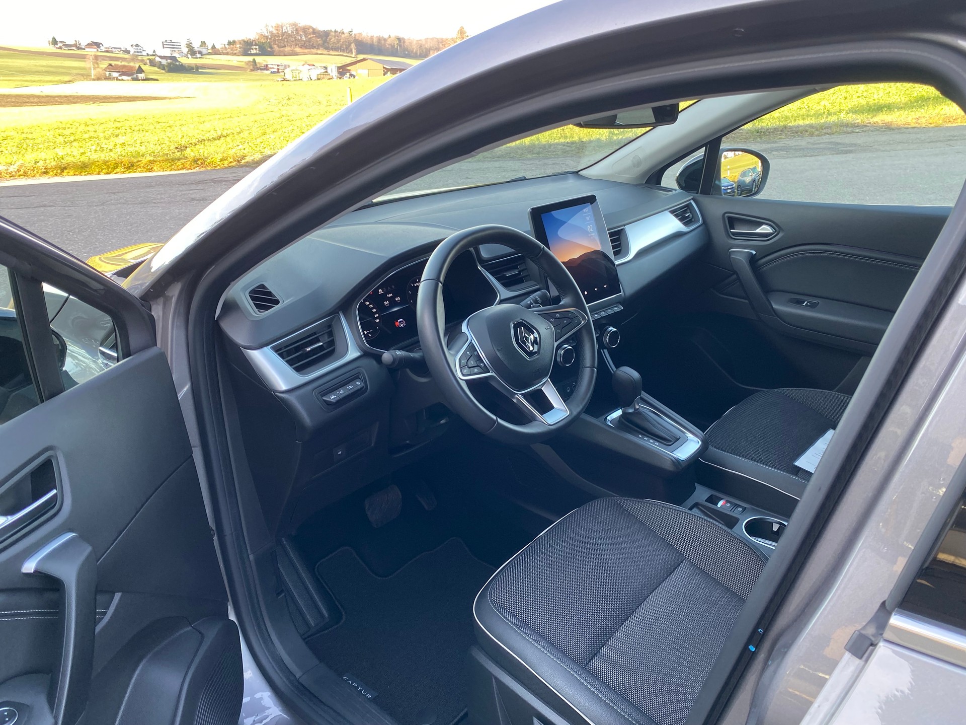 RENAULT Captur 1.3 TCe Techno EDC-image-5