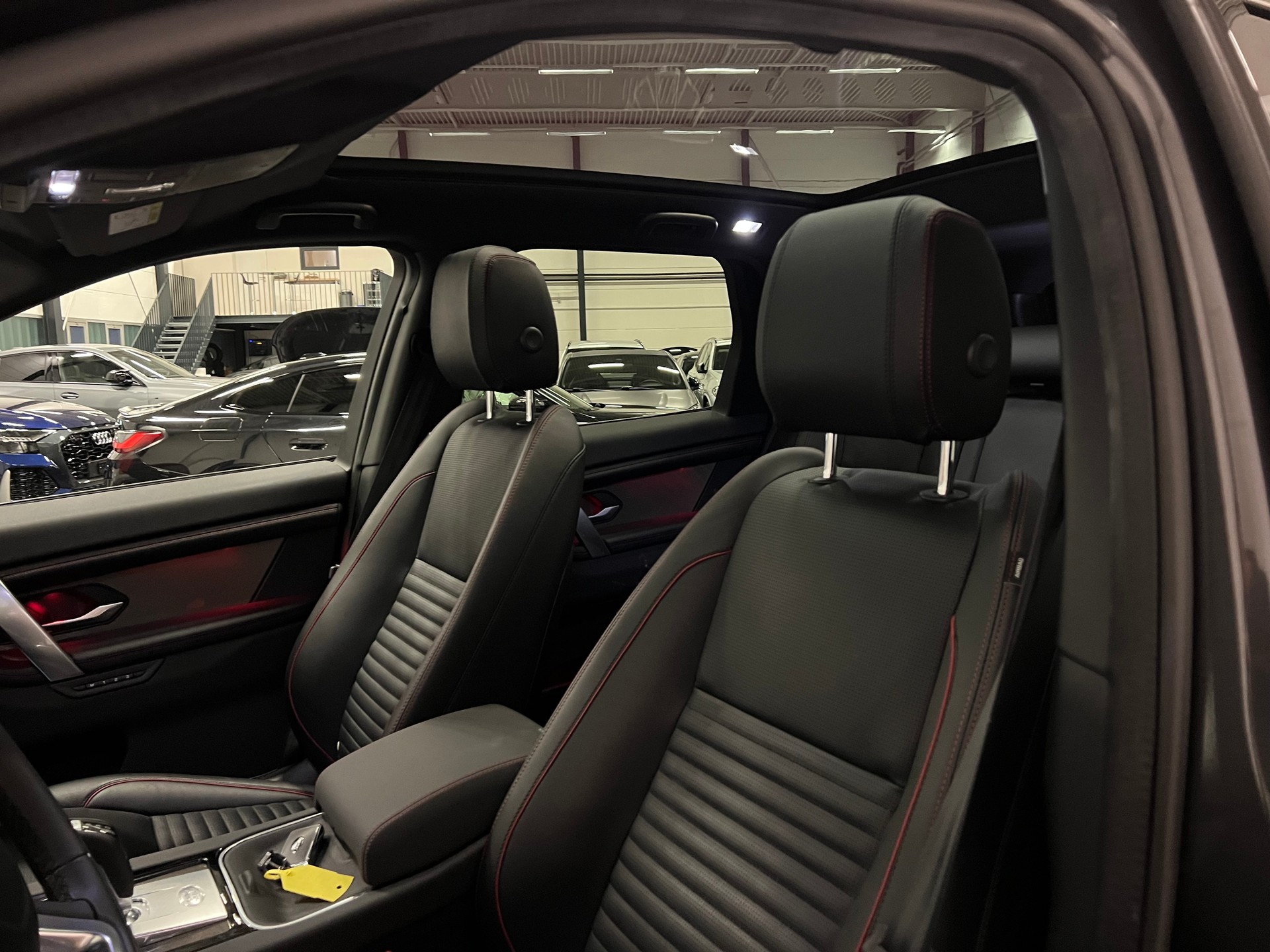 LAND ROVER Discovery Sport R Dyn P250 2.0 Si4 MHEV SE AT9-image-17