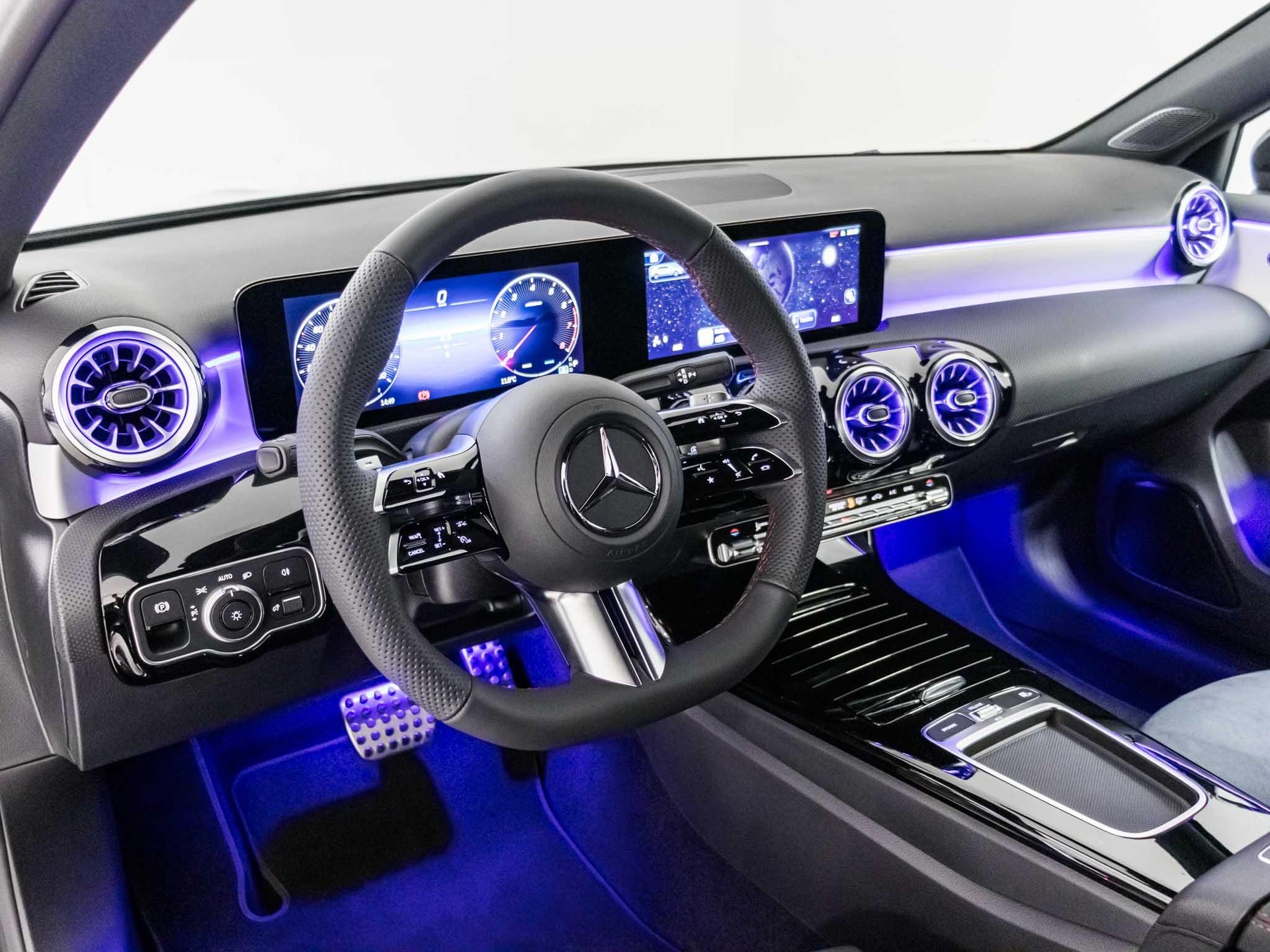 MERCEDES-BENZ A 250 4MATIC-image-8