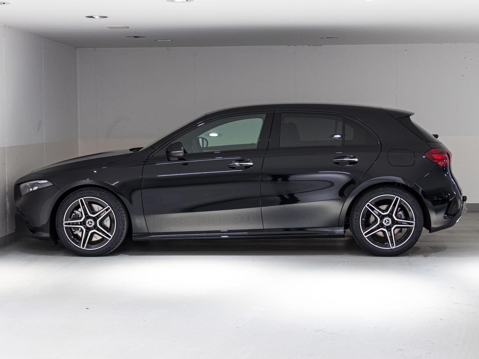 MERCEDES-BENZ A 250 4MATIC-image-4