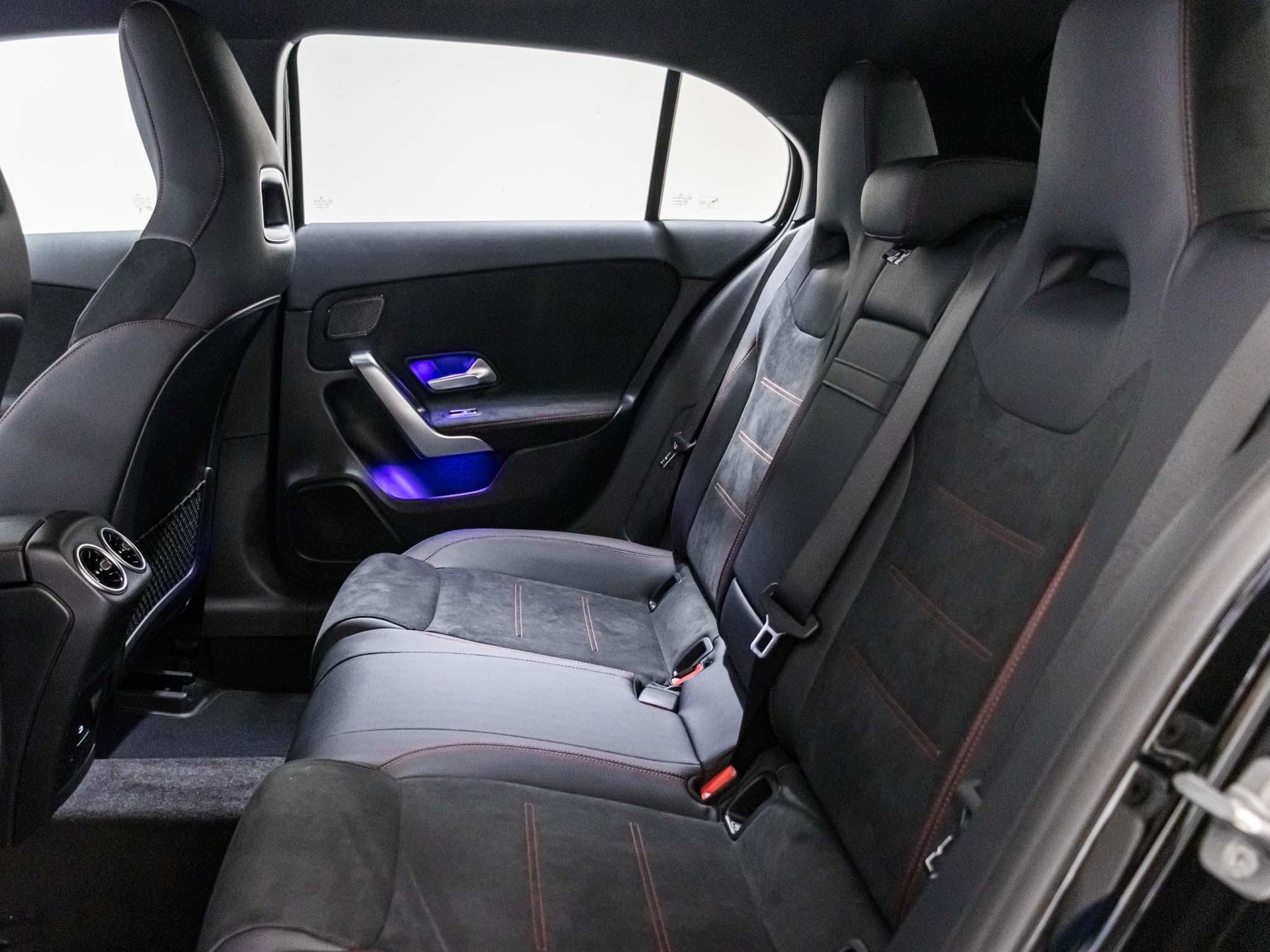 MERCEDES-BENZ A 250 4MATIC-image-7