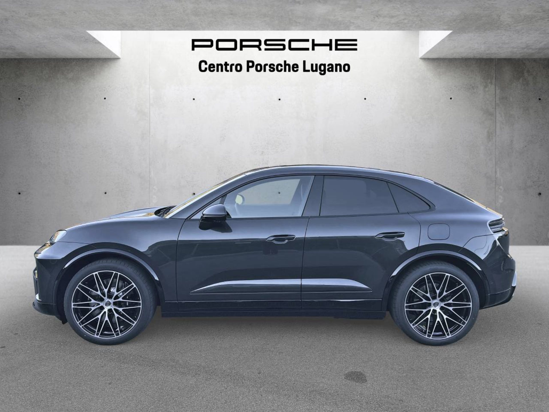 PORSCHE Macan Turbo-image-1