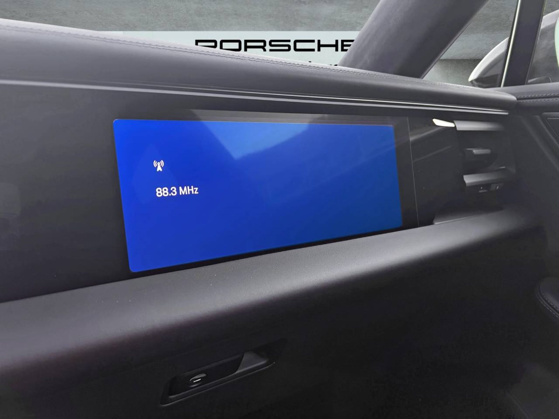 PORSCHE Macan Turbo-image-25