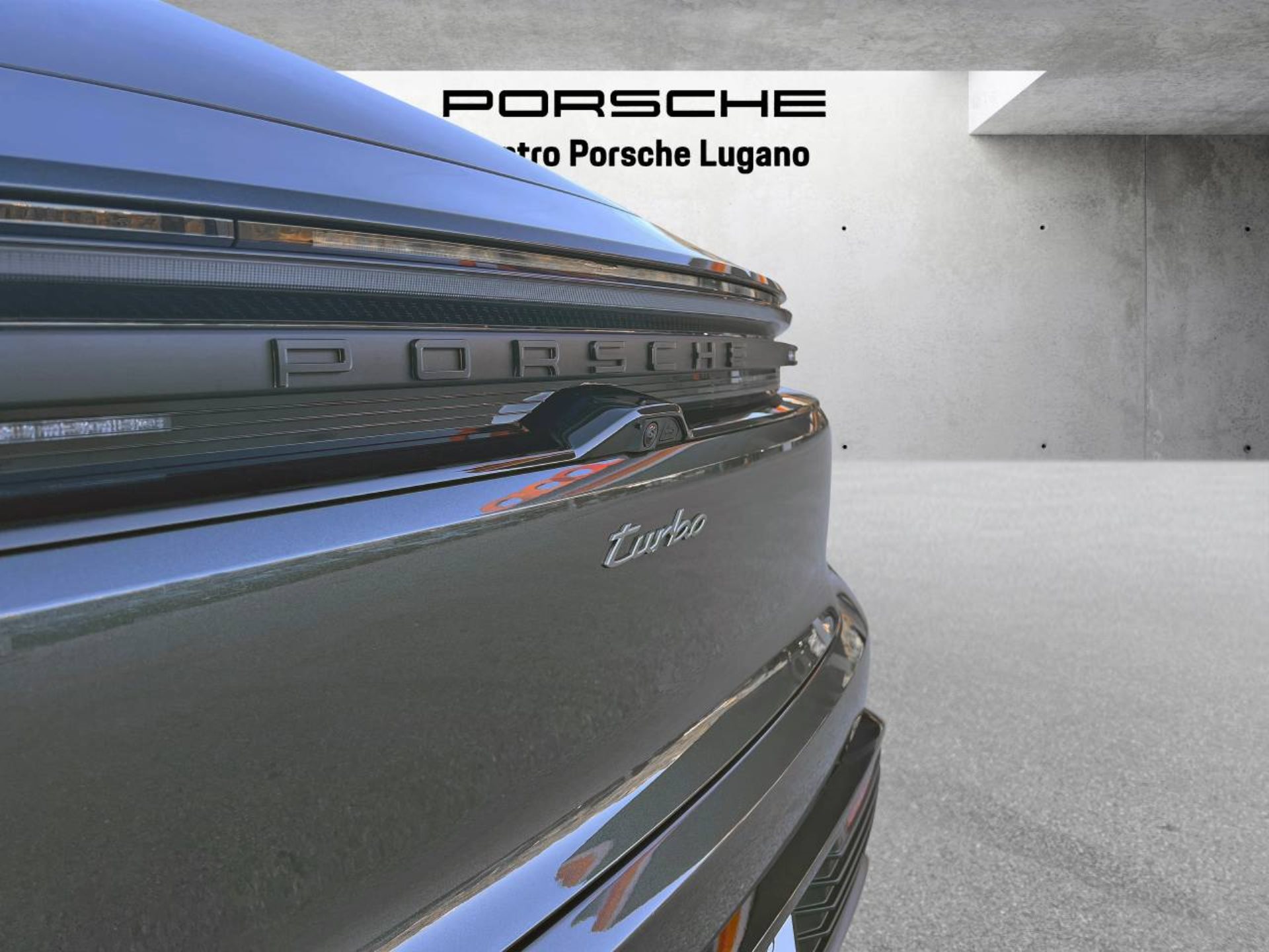 PORSCHE Macan Turbo-image-26
