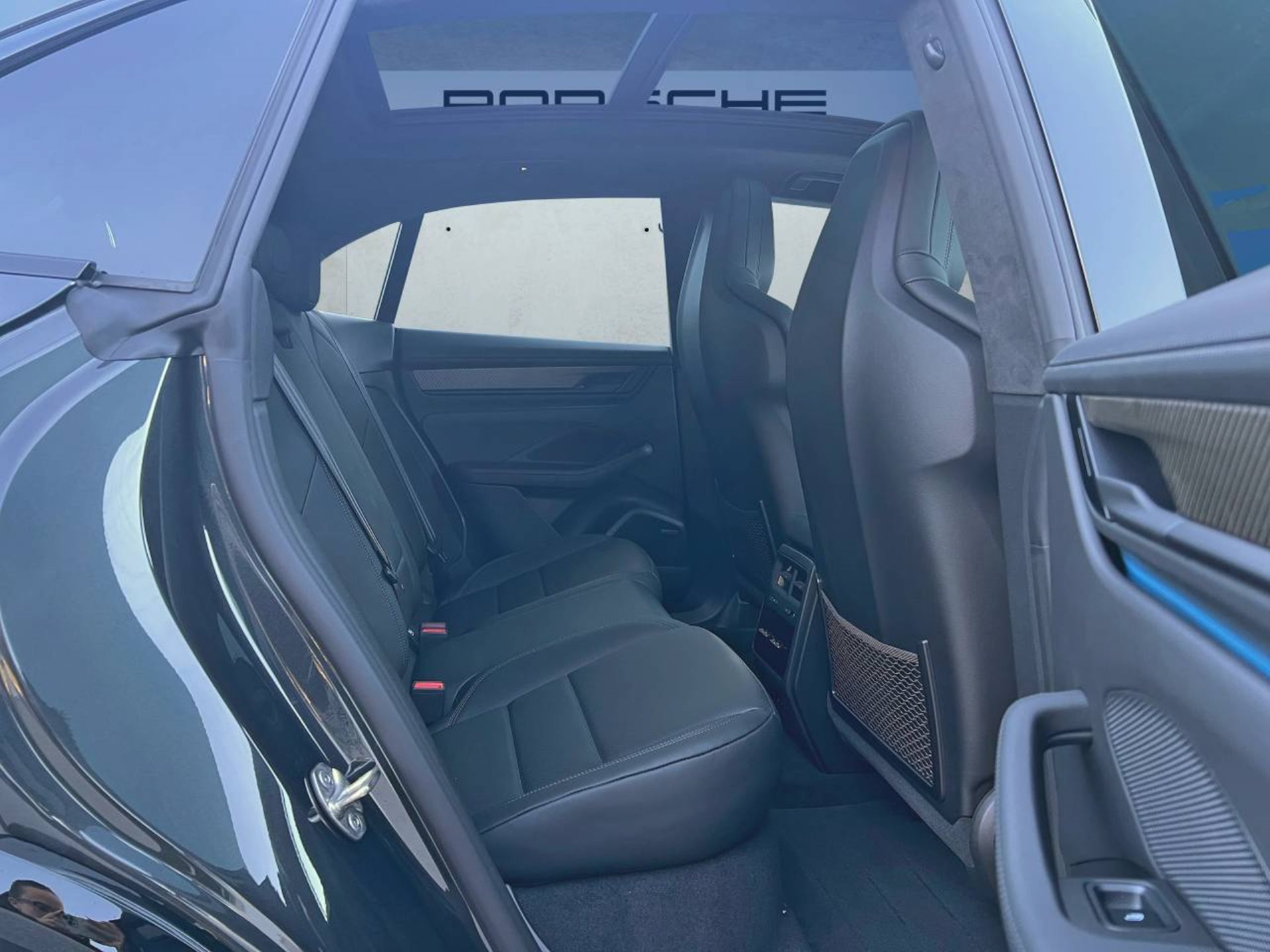 PORSCHE Macan Turbo-image-18