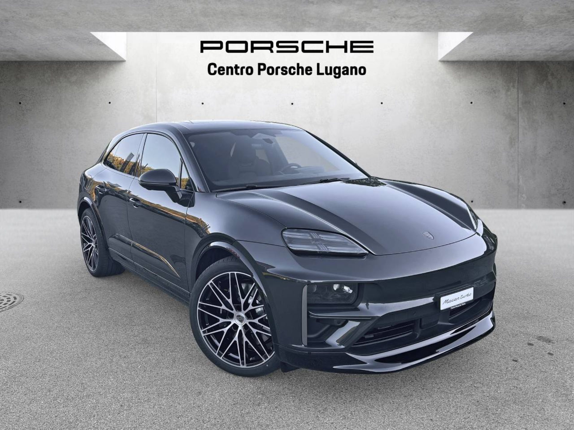 PORSCHE Macan Turbo-image-0
