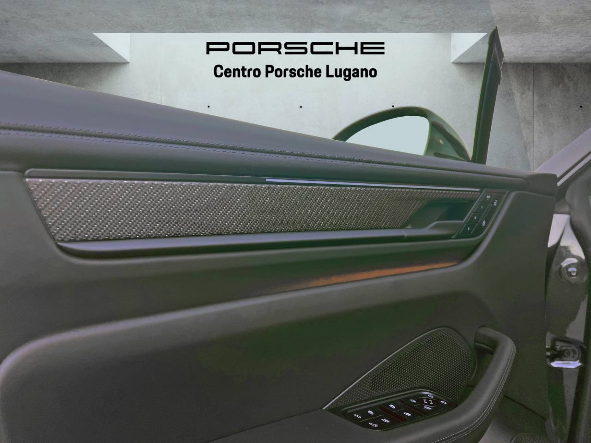 PORSCHE Macan Turbo-image-24