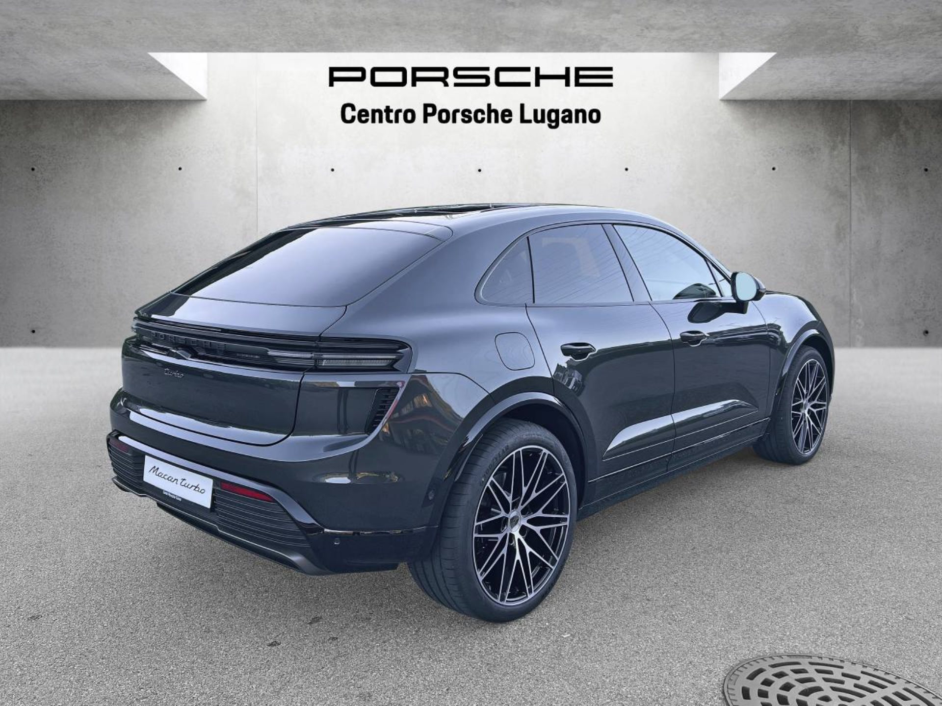PORSCHE Macan Turbo-image-9