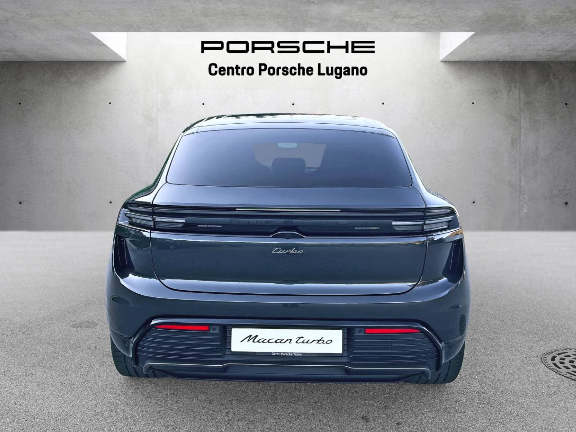 PORSCHE Macan Turbo-image-11