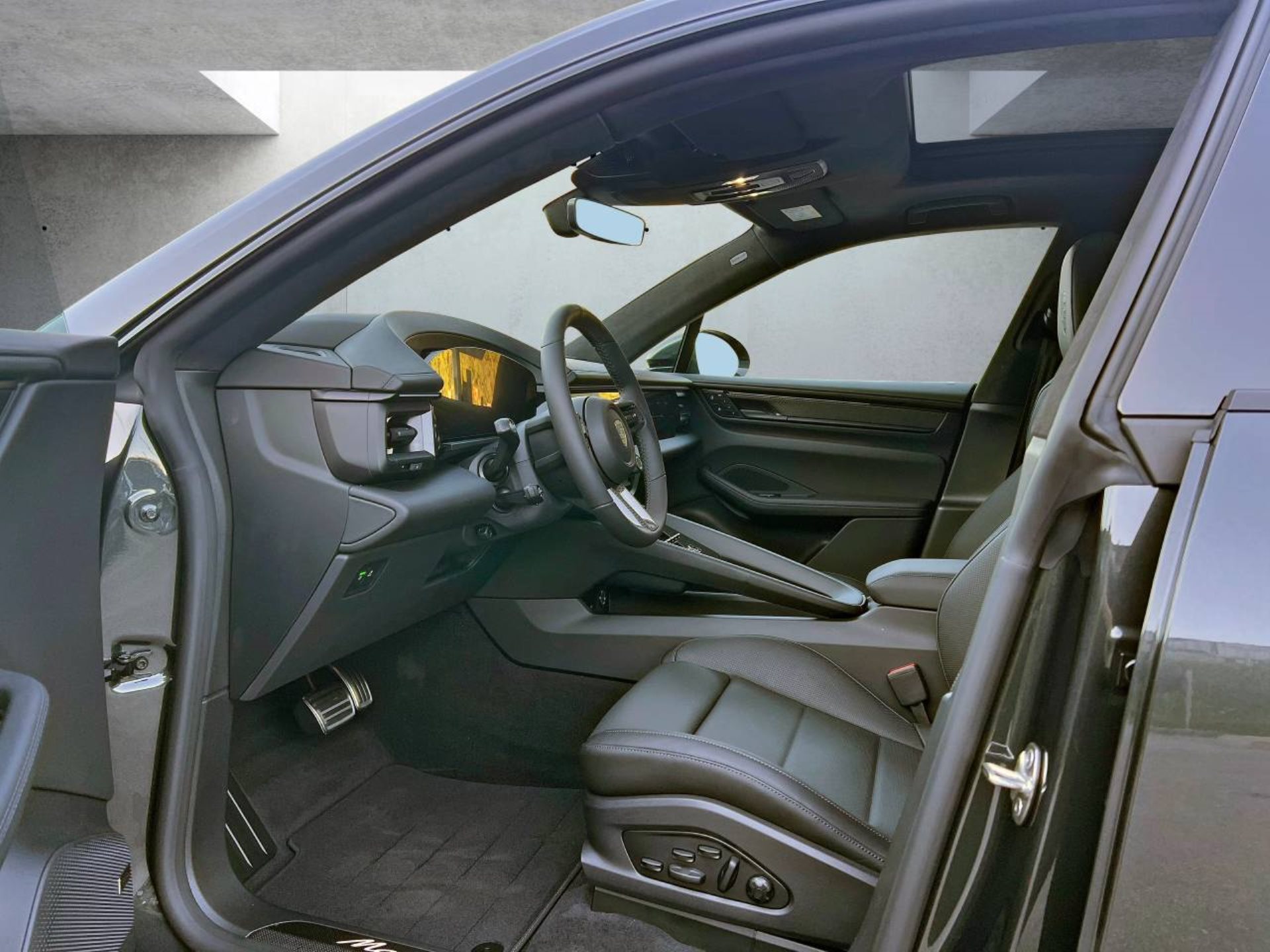 PORSCHE Macan Turbo-image-3