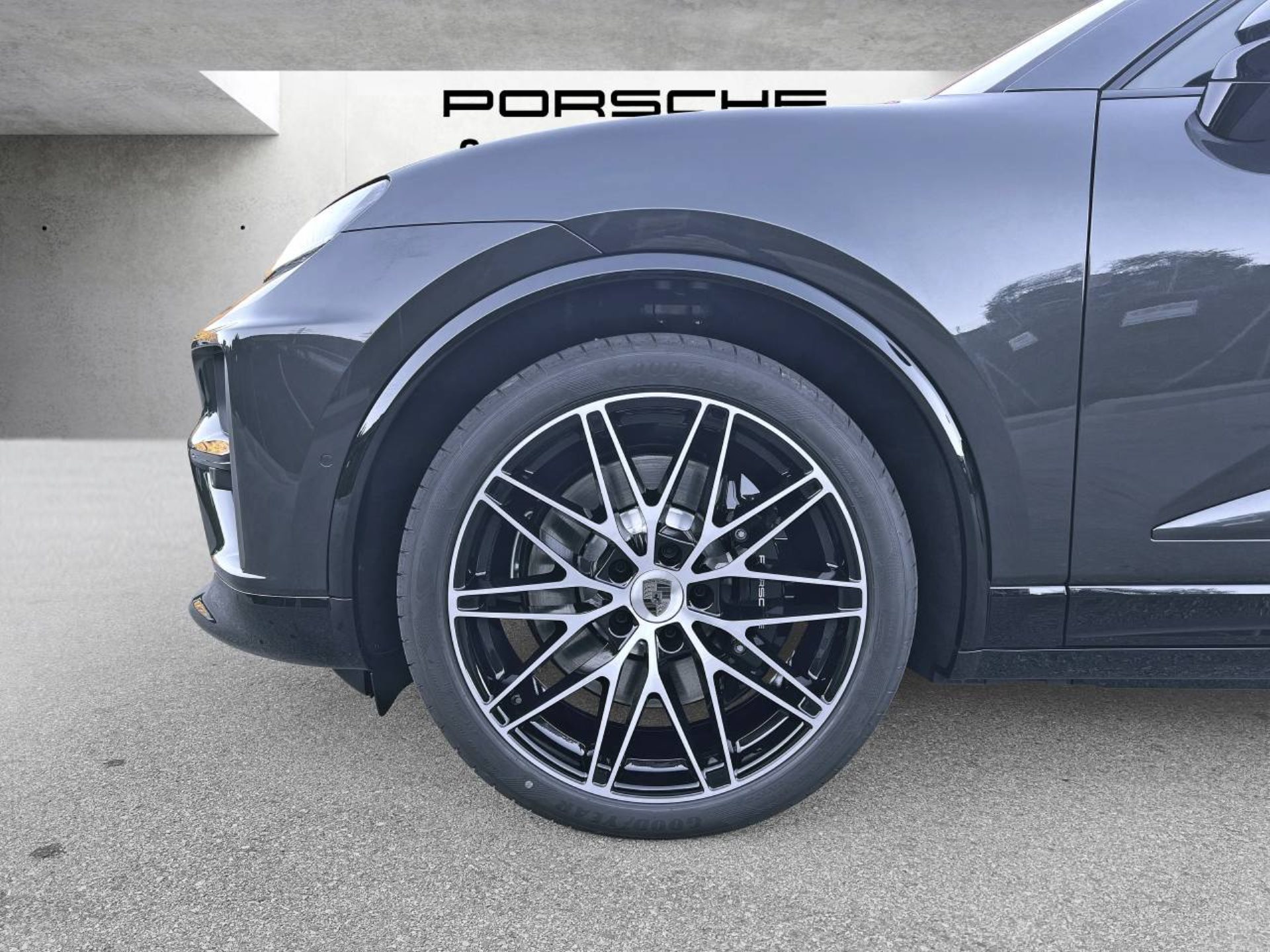 PORSCHE Macan Turbo-image-12