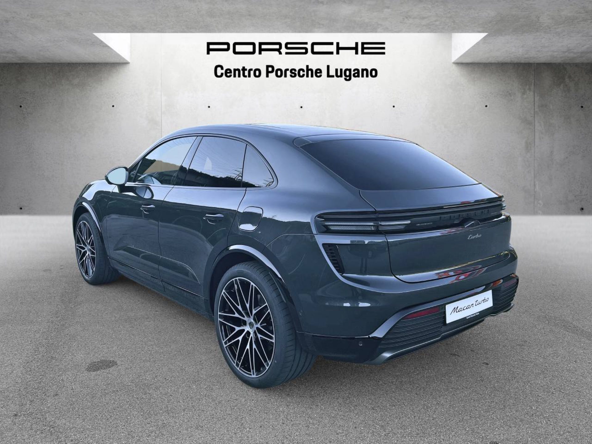PORSCHE Macan Turbo-image-7