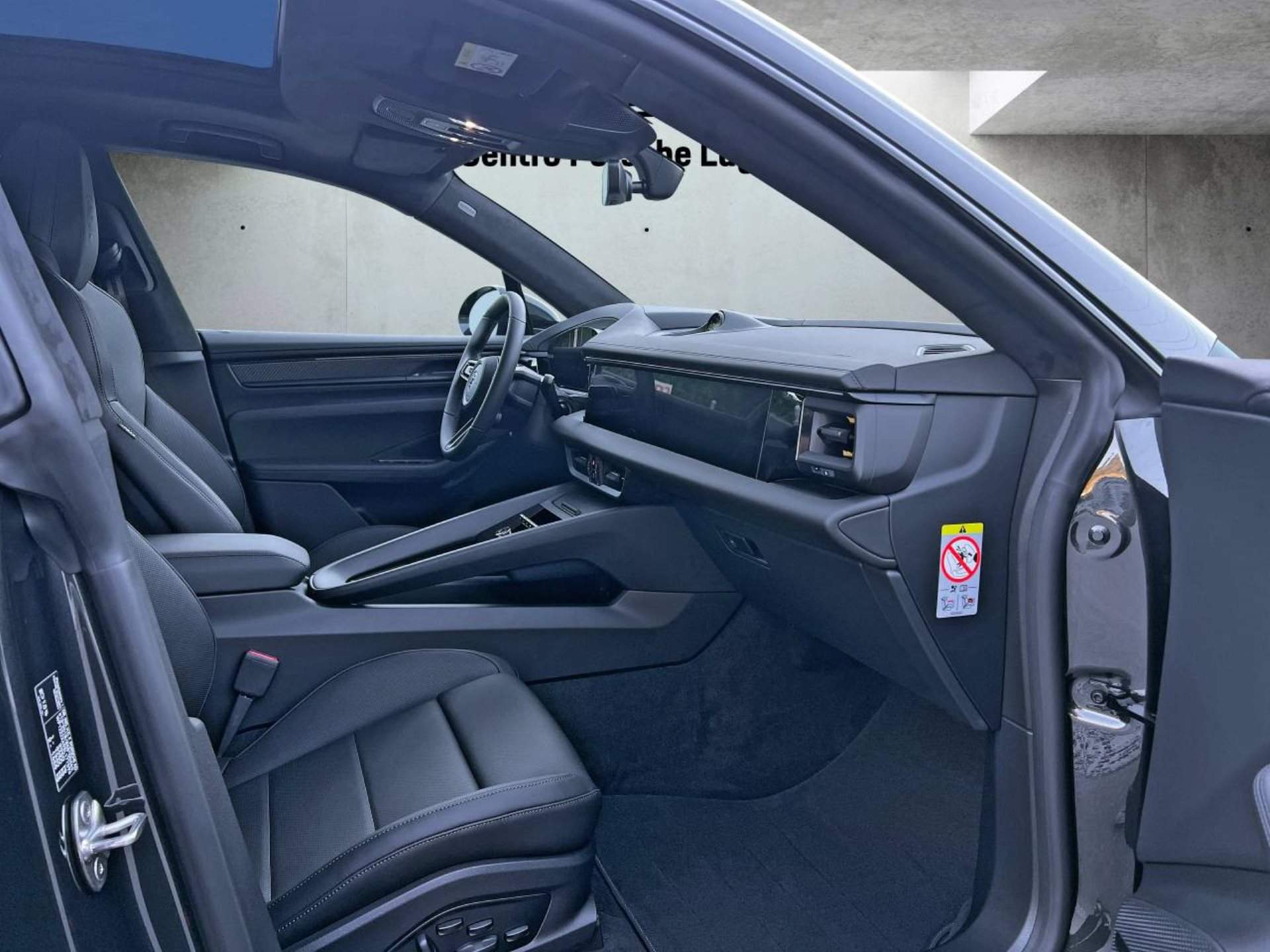 PORSCHE Macan Turbo-image-14