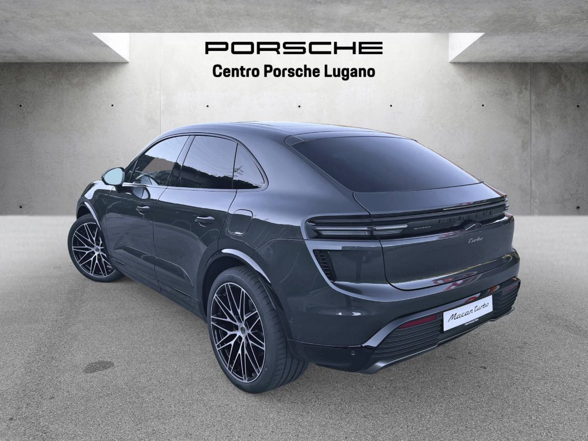 PORSCHE Macan Turbo-image-2