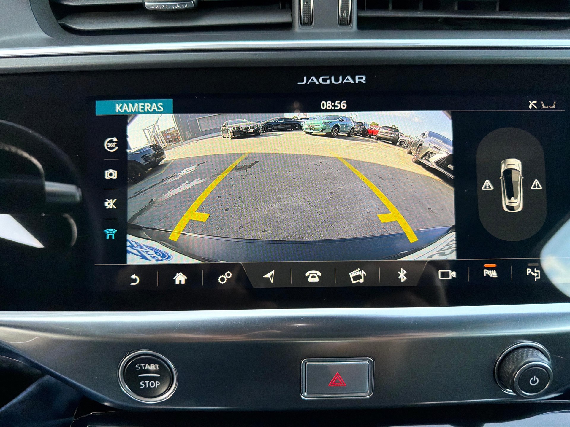 JAGUAR I-Pace EV400 HSE AWD-image-16