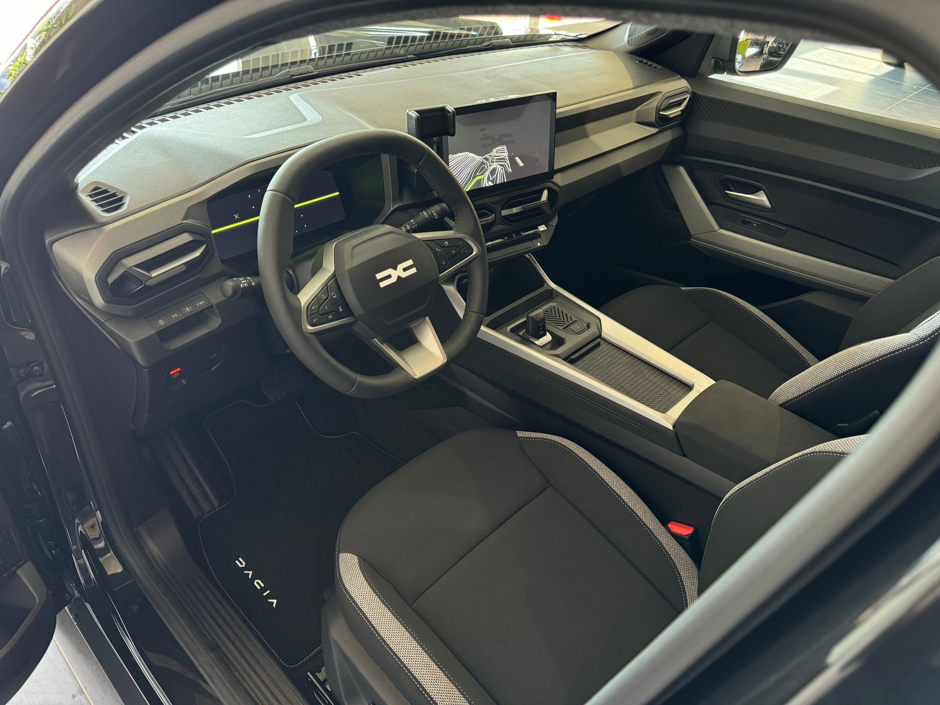 DACIA BIGSTER journey hybrid 155-image-5