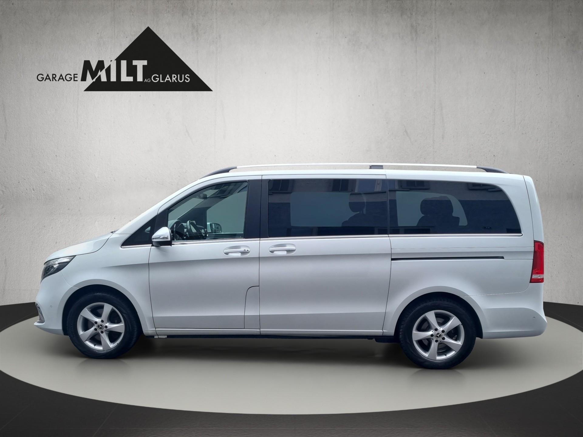 MERCEDES-BENZ V 300 d Swiss Ed. lang 4matic Van-image-2
