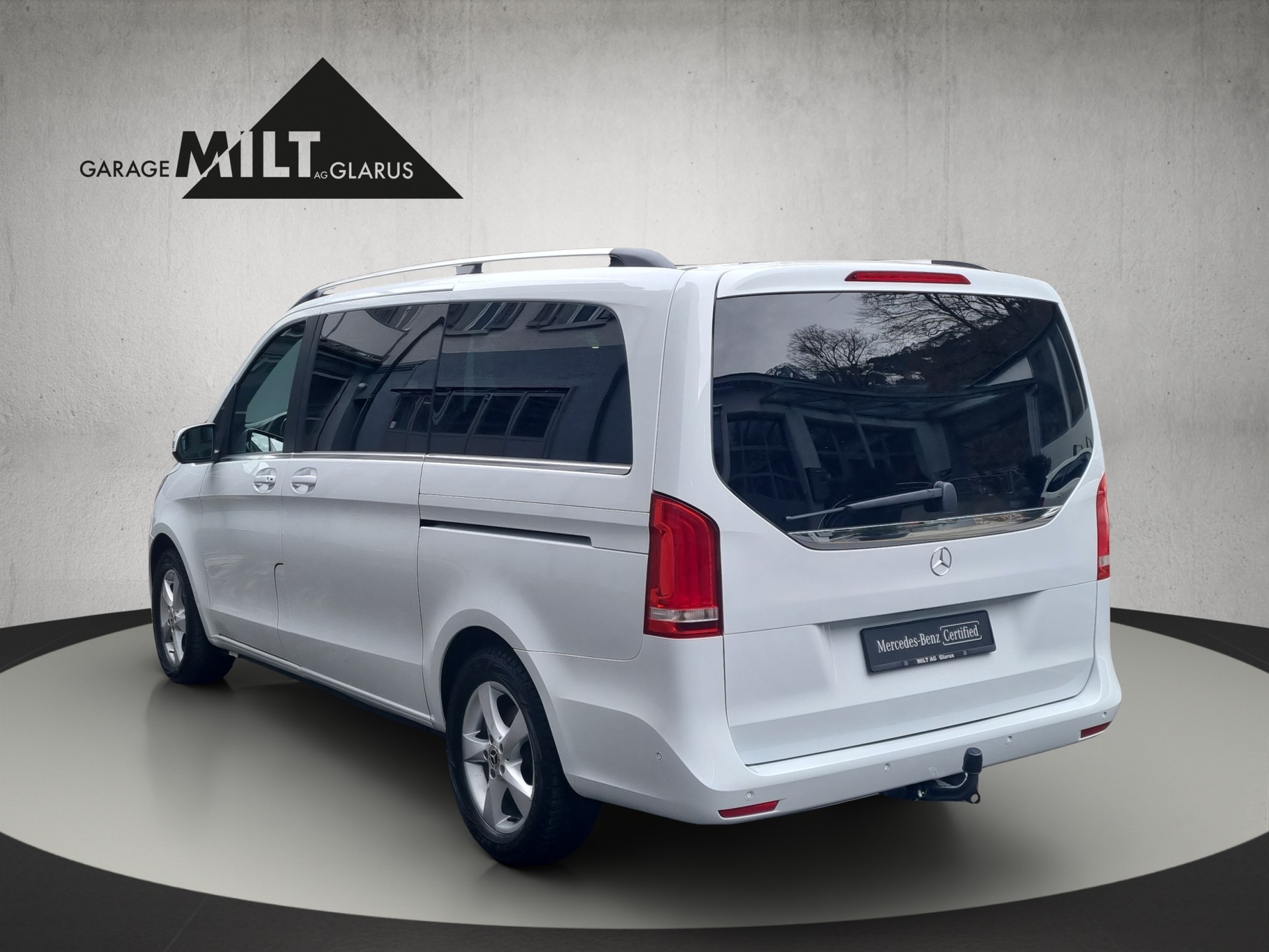 MERCEDES-BENZ V 300 d Swiss Ed. lang 4matic Van-image-3