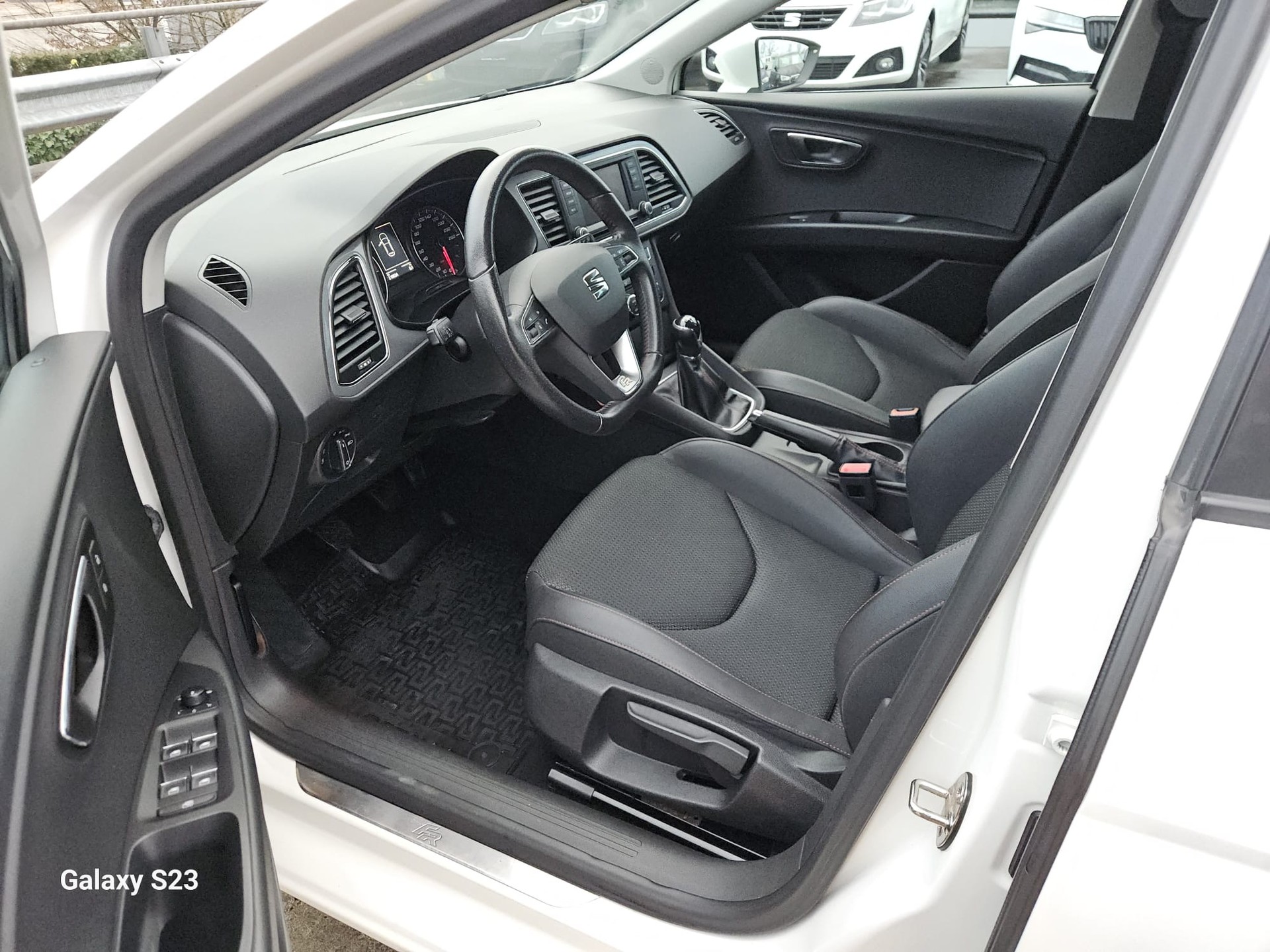 SEAT Leon ST 1.4 TSI FR-image-11