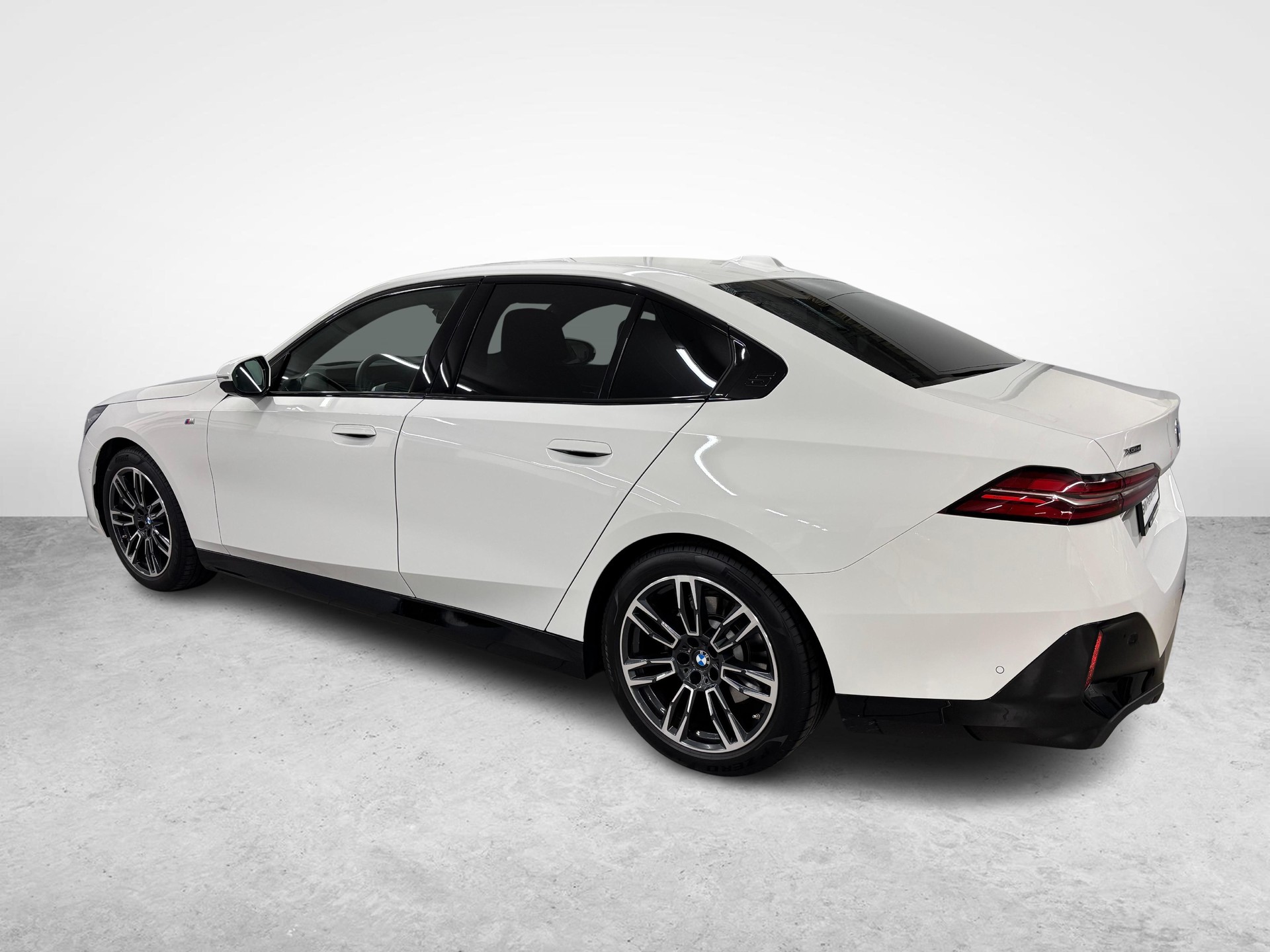 BMW 520d xDrive M-Sport 48V-image-5