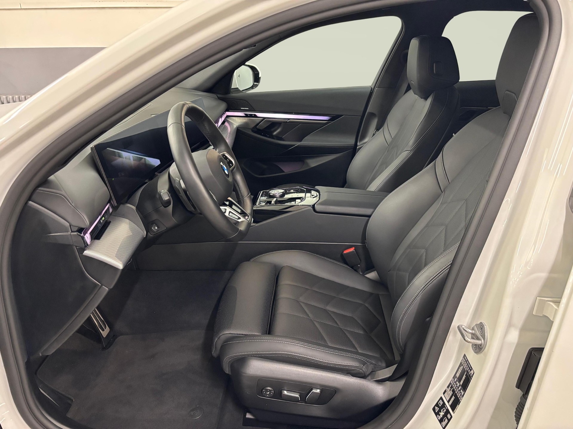 BMW 520d xDrive M-Sport 48V-image-7