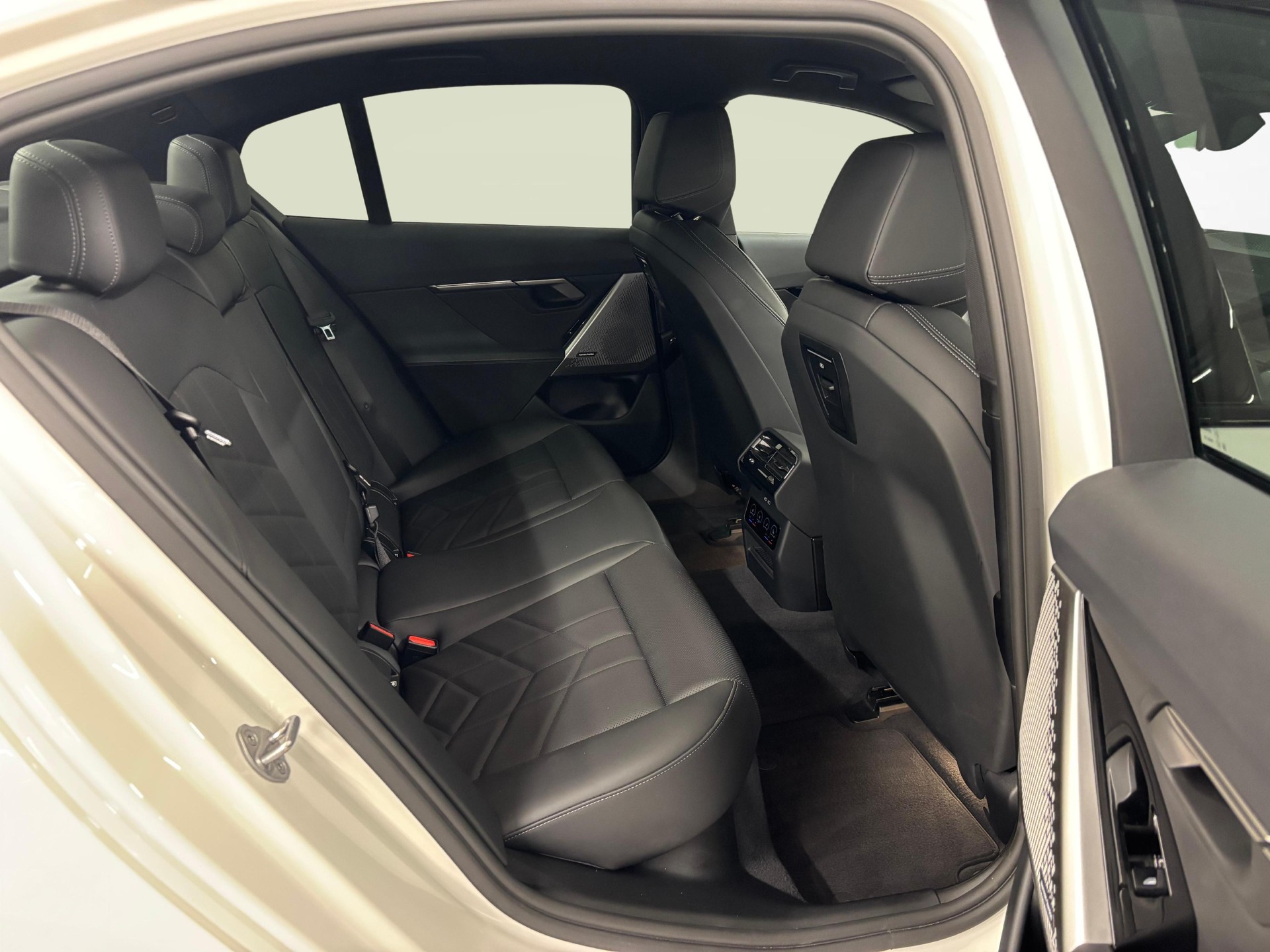 BMW 520d xDrive M-Sport 48V-image-9