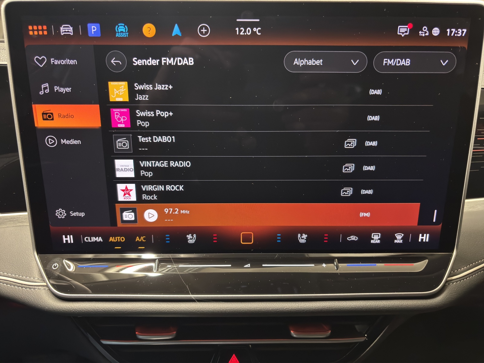 VW Passat Variant 1.5 eTSI evo2 Business DSG-image-16
