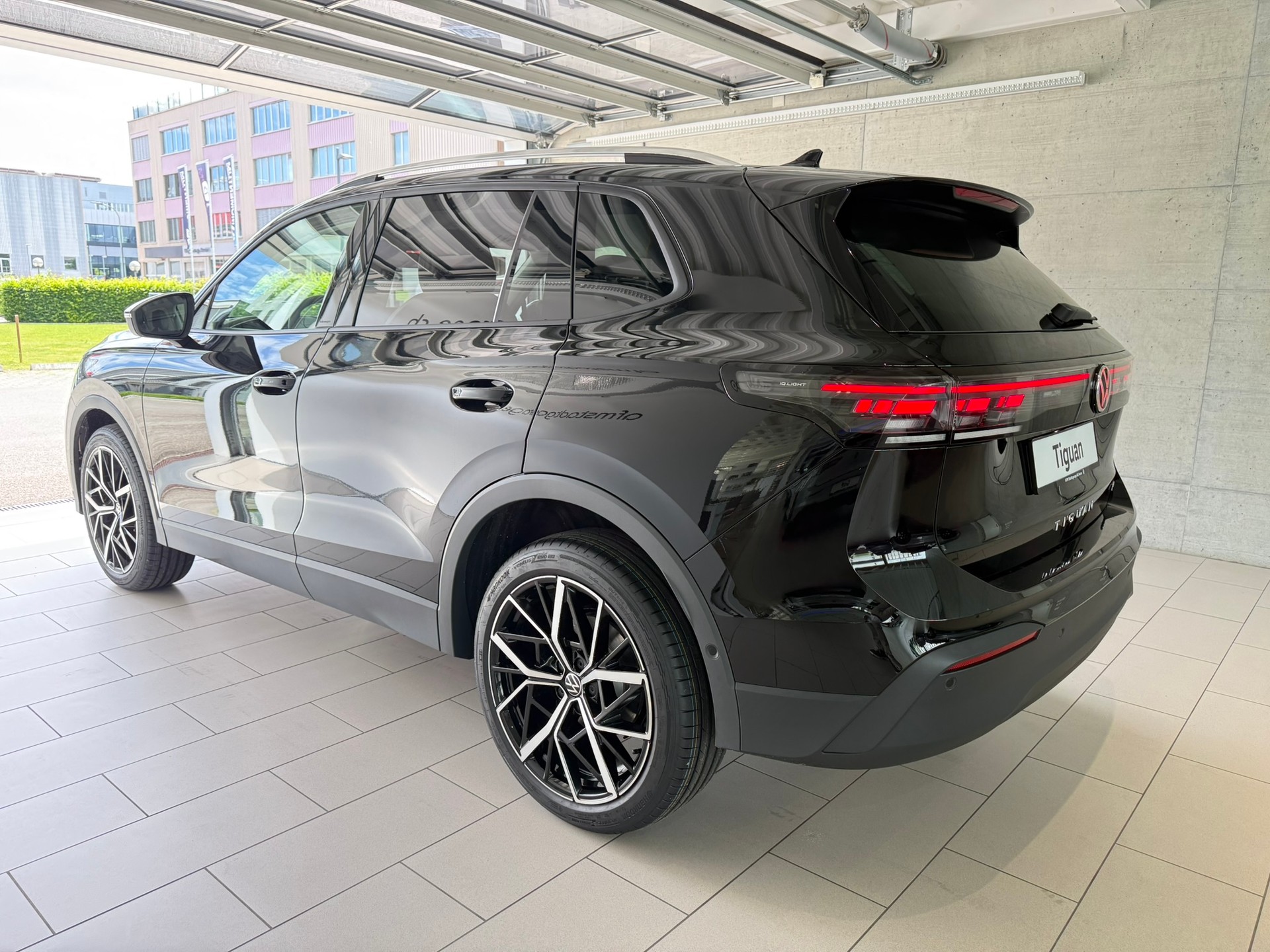 VW Tiguan 2.0 TSI DSG United 4Motion-showroom-element-3