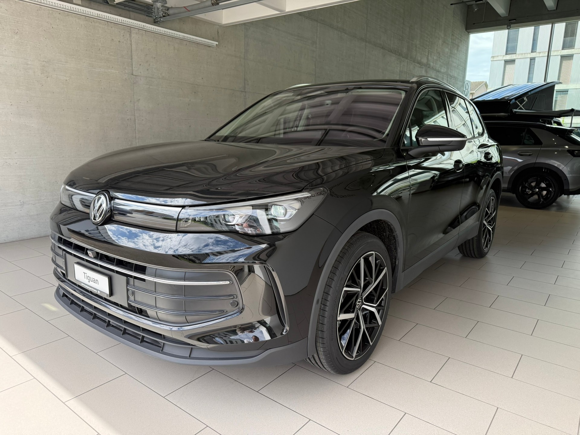 VW Tiguan 2.0 TSI DSG United 4Motion-image-2
