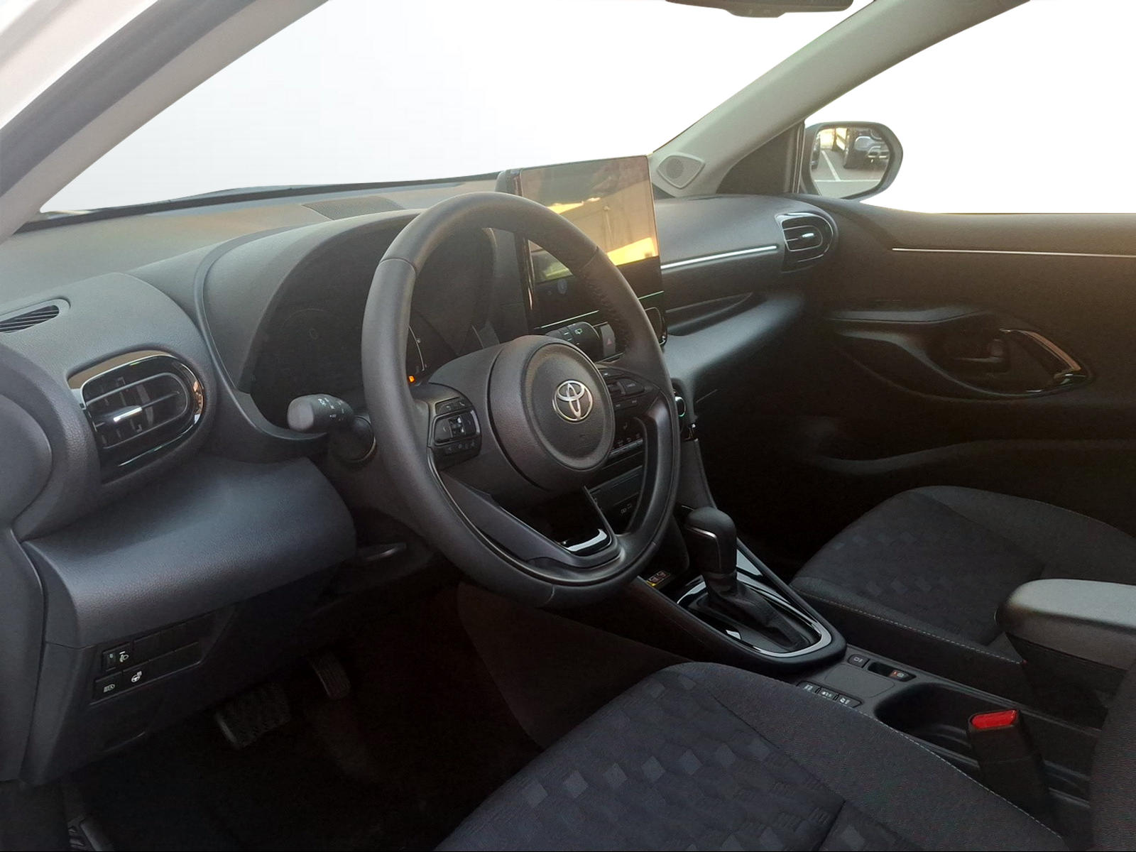 TOYOTA Yaris 1.5 Trend e-CVT-image-9
