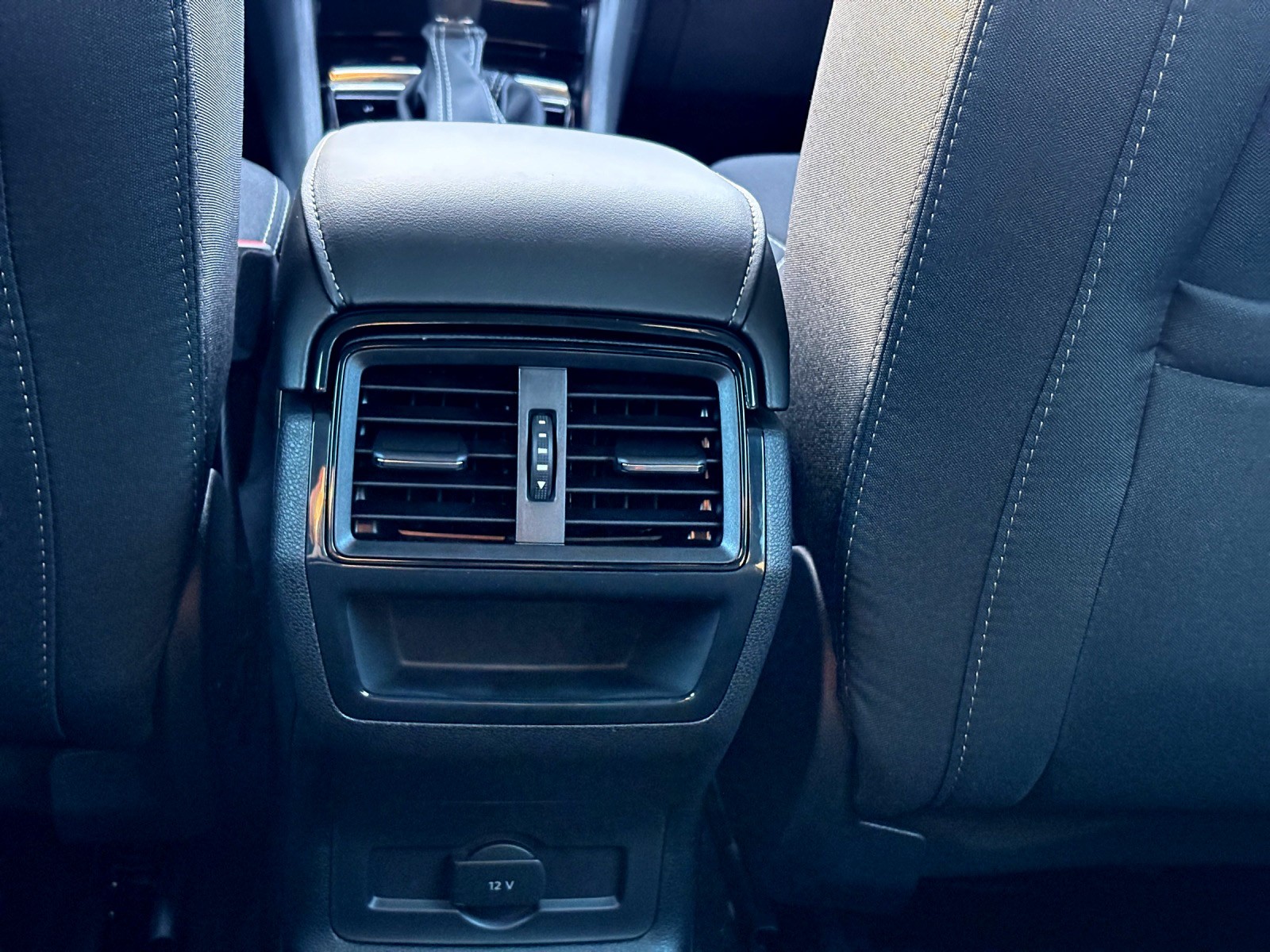 SKODA Karoq 2.0 TSI Dynamic Limited Edition 4x4 DSG-image-16