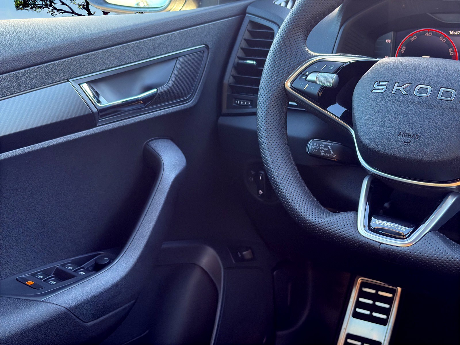 SKODA Karoq 2.0 TSI Dynamic Limited Edition 4x4 DSG-image-13