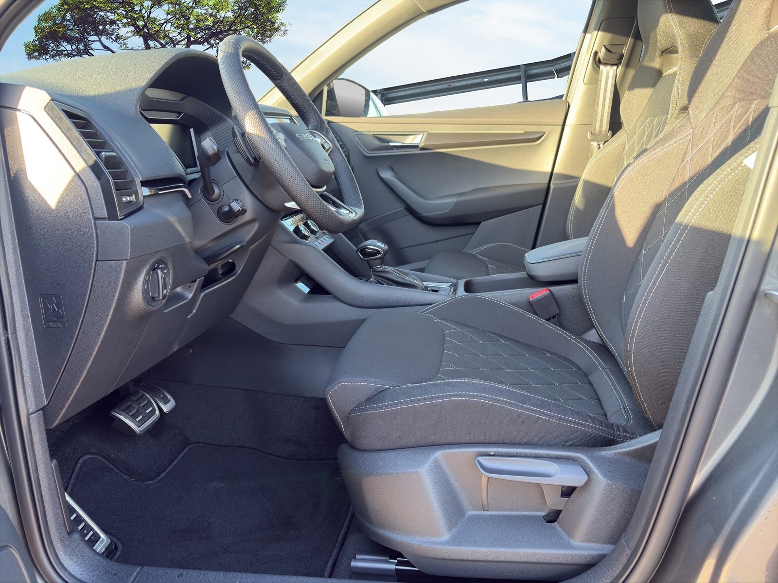 SKODA Karoq 2.0 TSI Dynamic Limited Edition 4x4 DSG-image-6