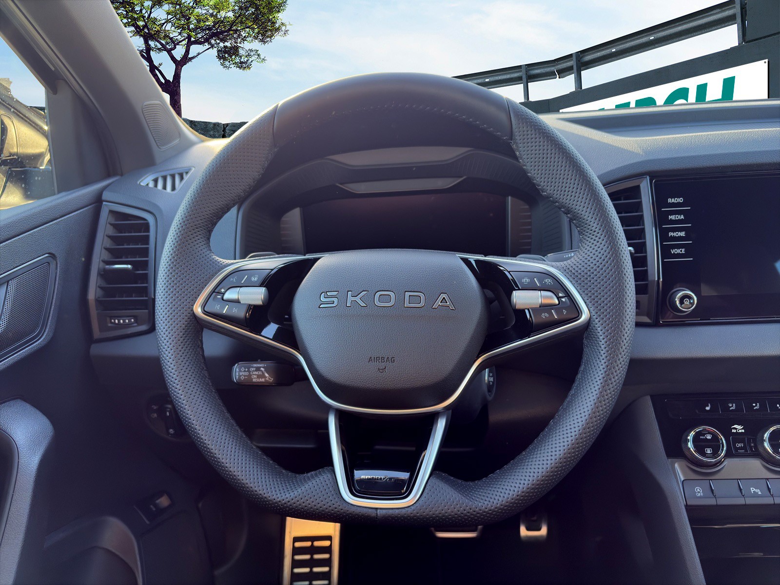 SKODA Karoq 2.0 TSI Dynamic Limited Edition 4x4 DSG-image-10