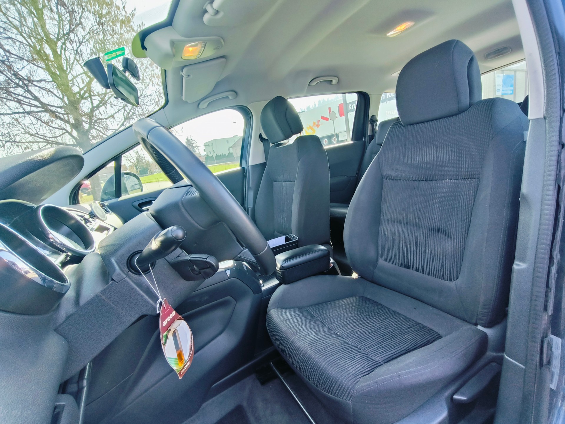 PEUGEOT 5008 1.6 16V VTI Sport-image-8