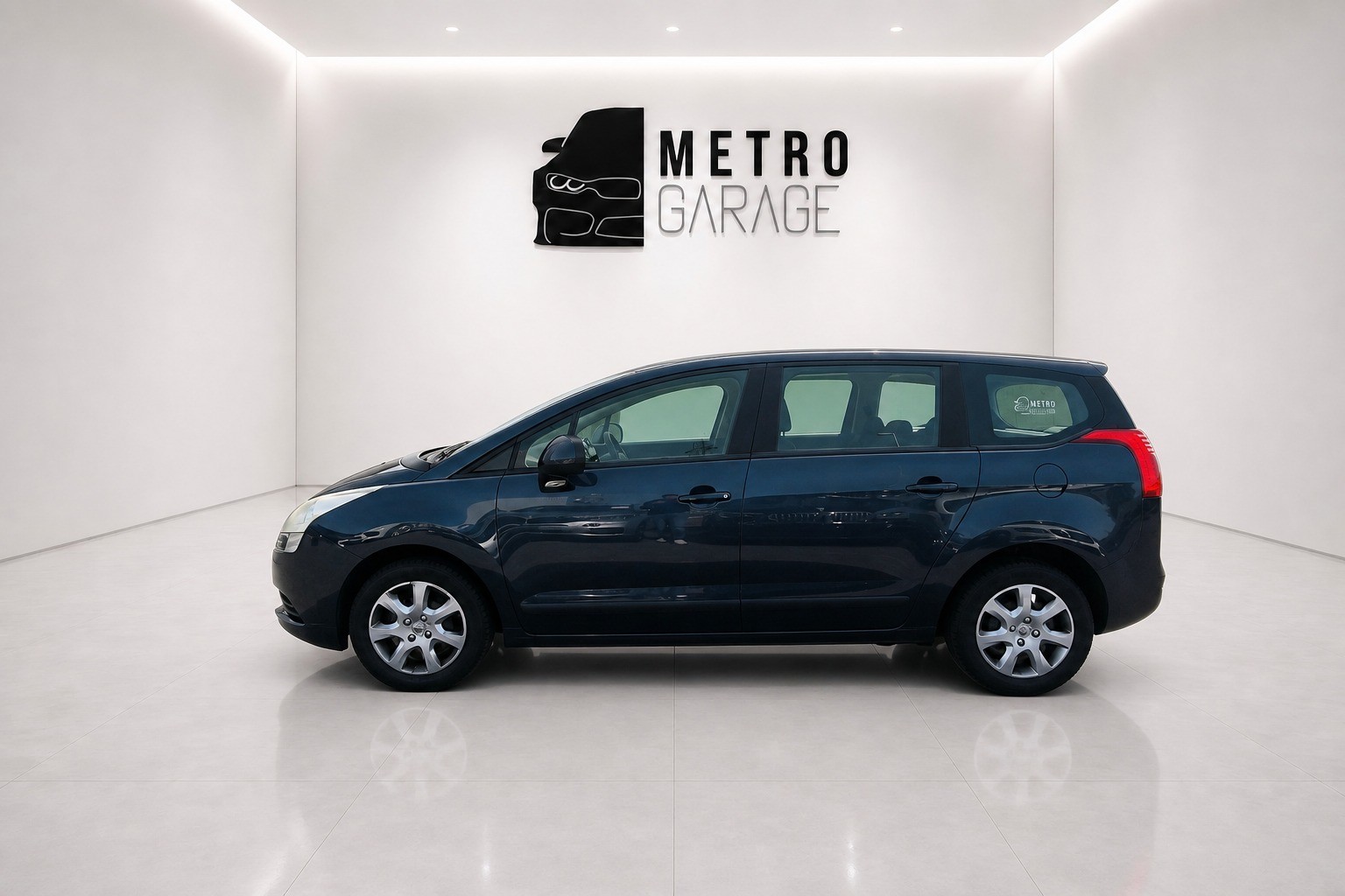 PEUGEOT 5008 1.6 16V VTI Sport-image-1