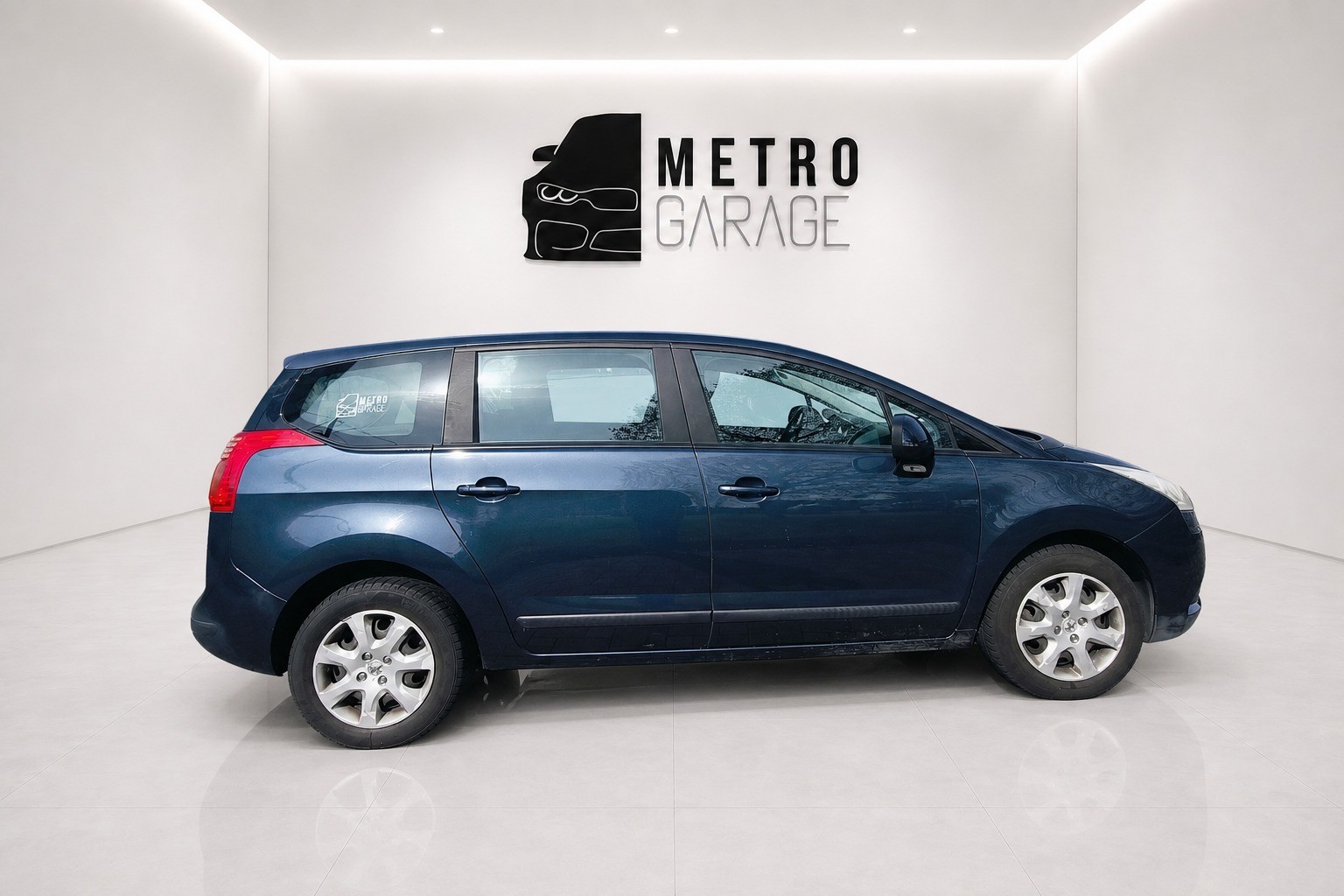PEUGEOT 5008 1.6 16V VTI Sport-image-5