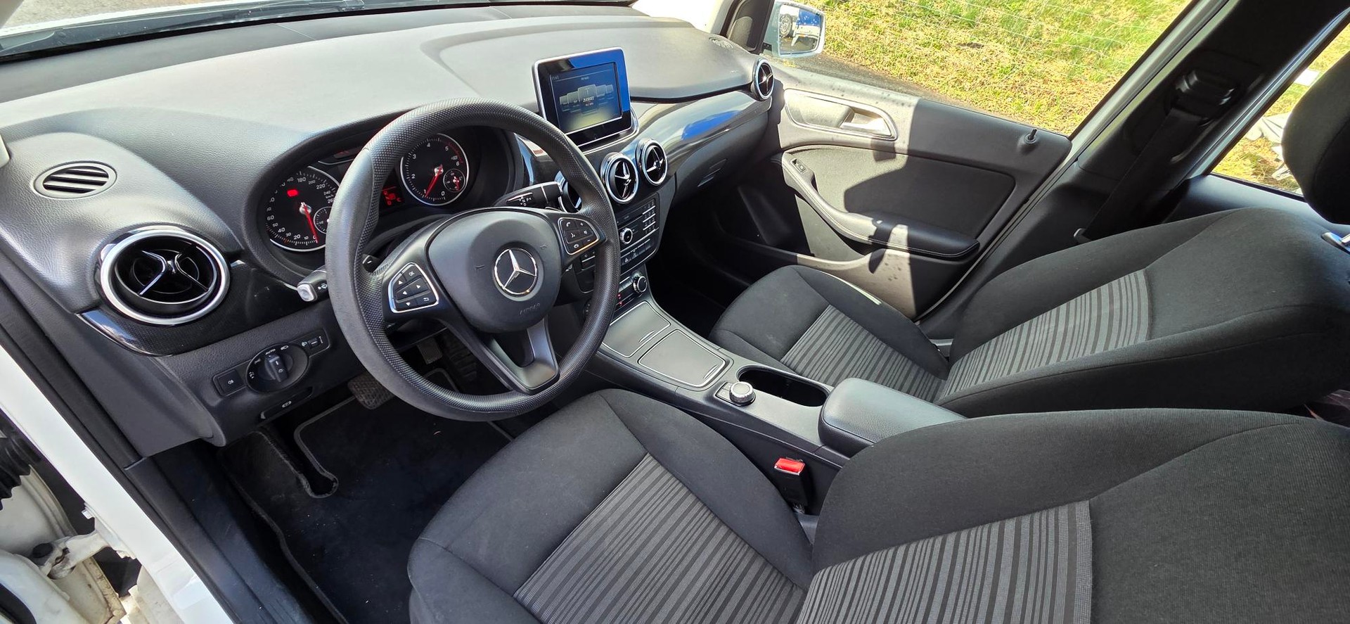 MERCEDES-BENZ B 200 CDI 4Matic 7G-DCT-image-4