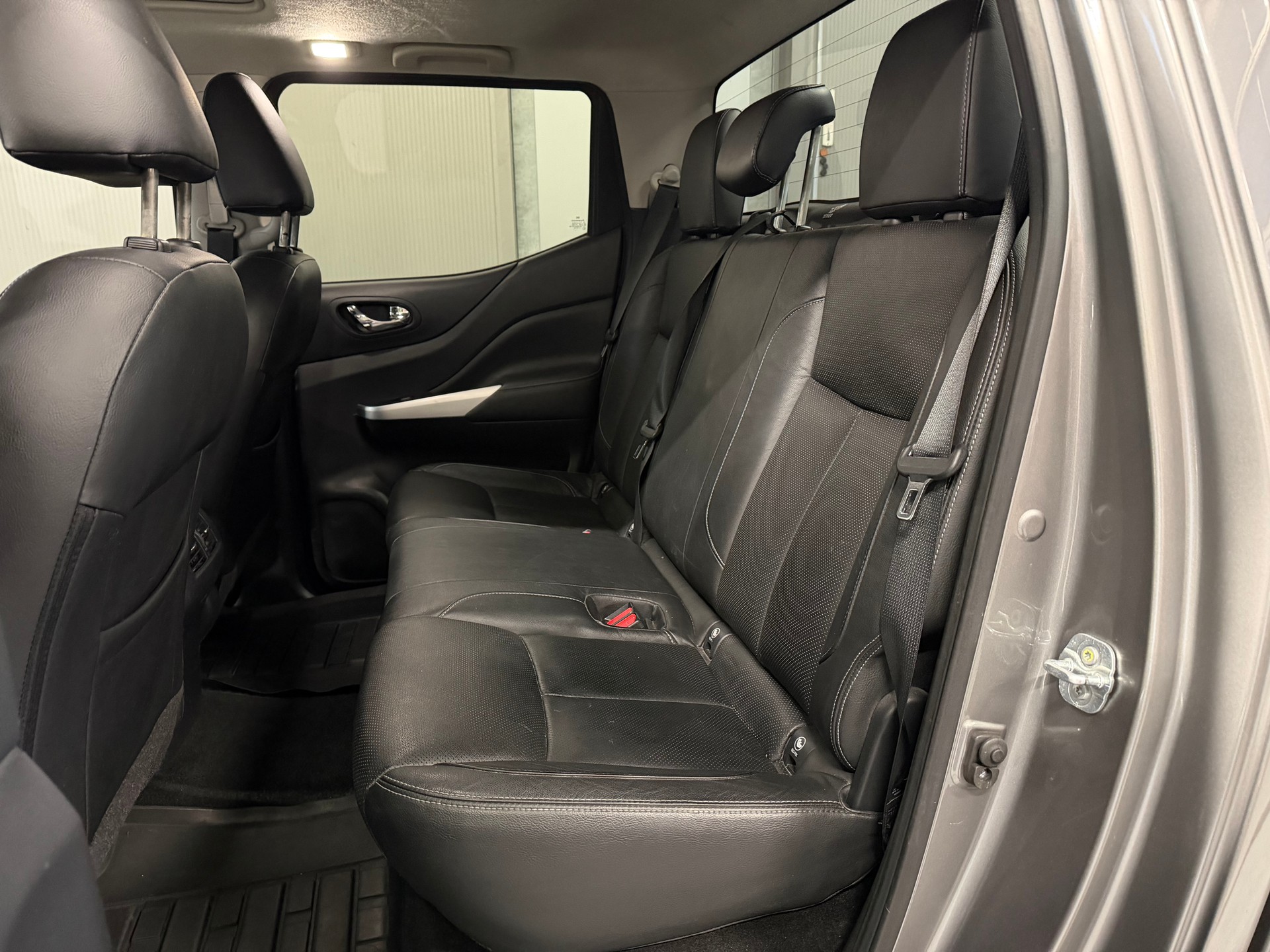 NISSAN Navara Double Cab Tekna 2.3 dCi 4WD Automatic-image-11