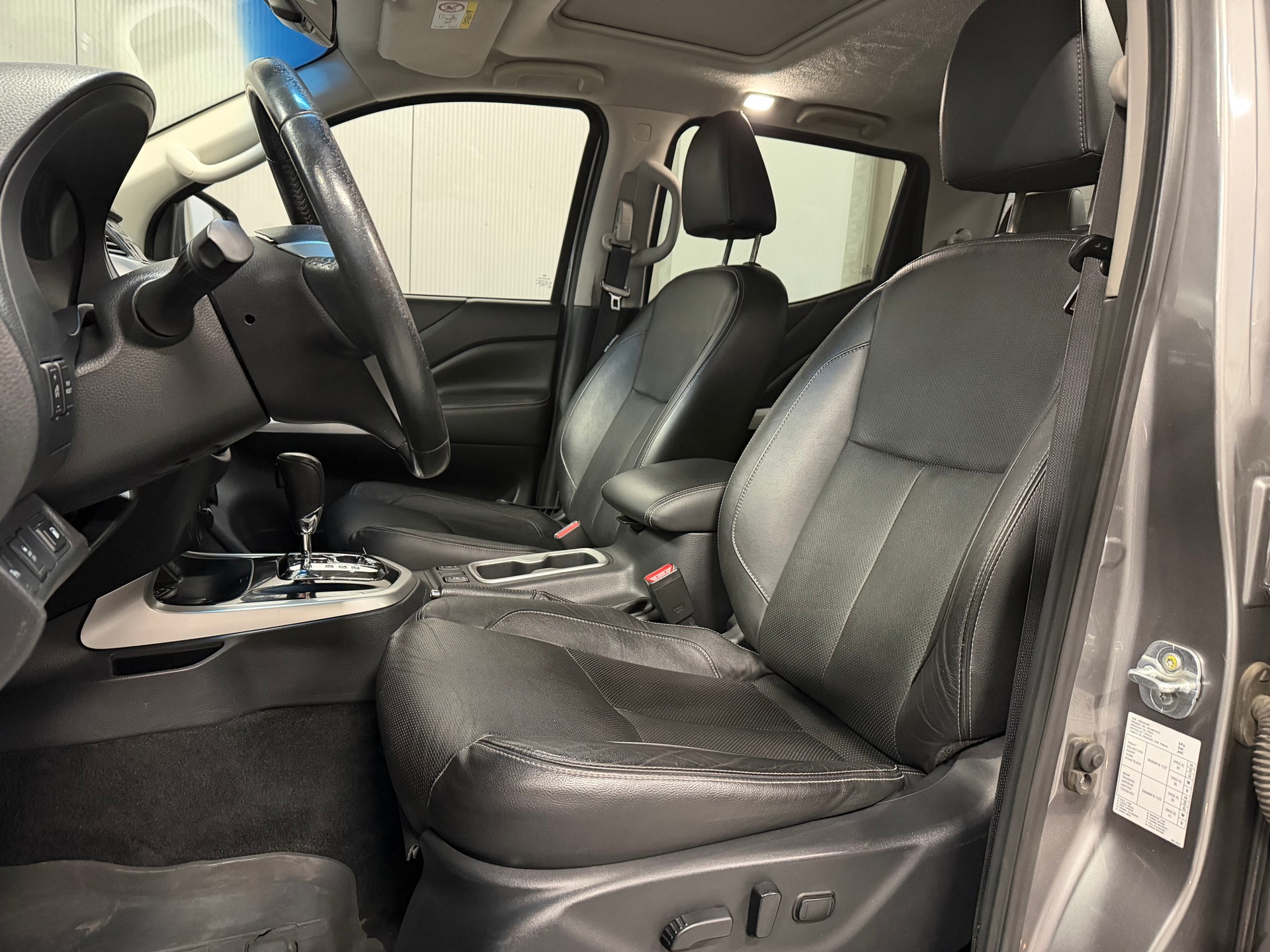 NISSAN Navara Double Cab Tekna 2.3 dCi 4WD Automatic-image-10