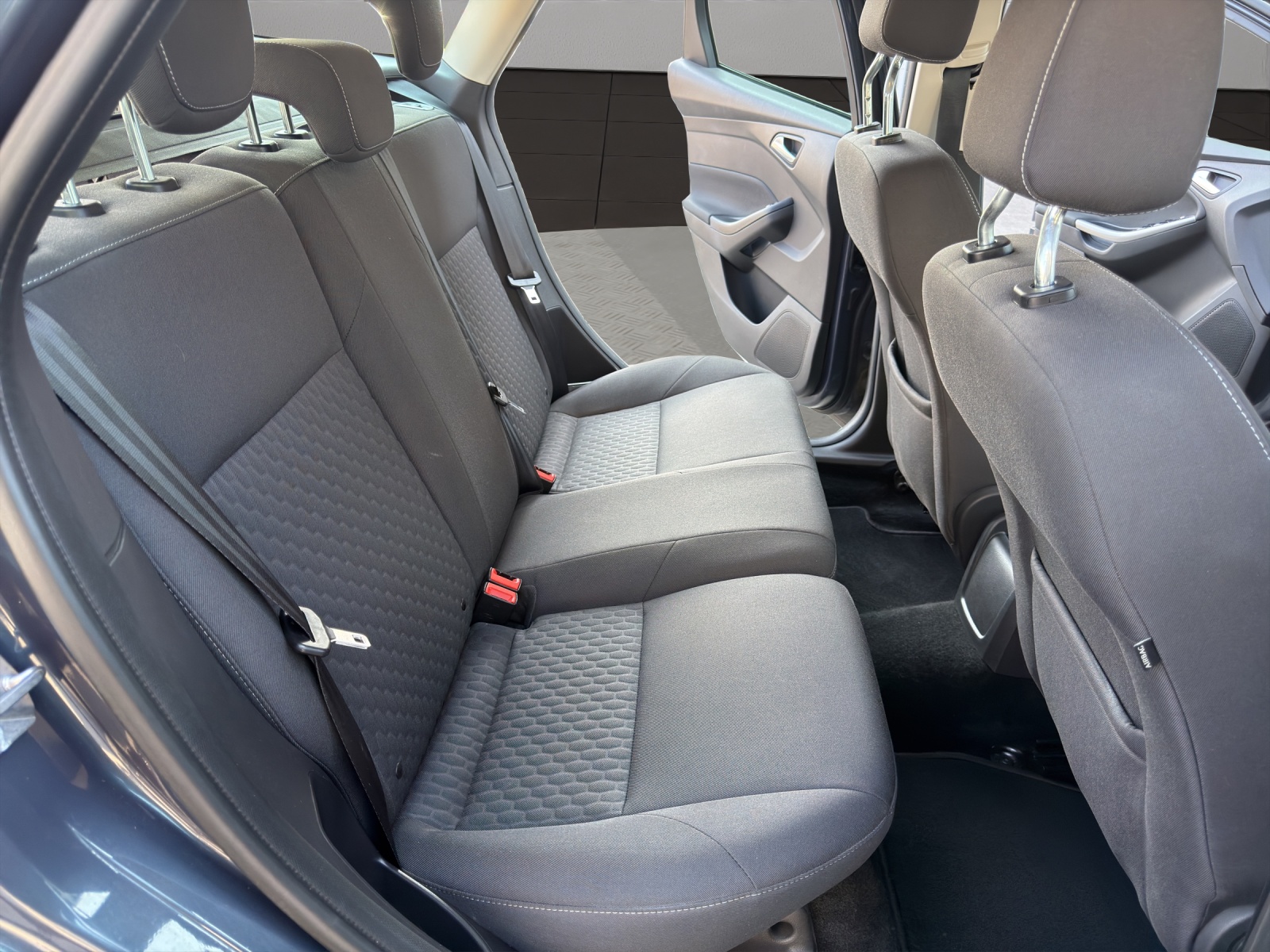 FORD Focus 1.0 SCTi Trend-image-17