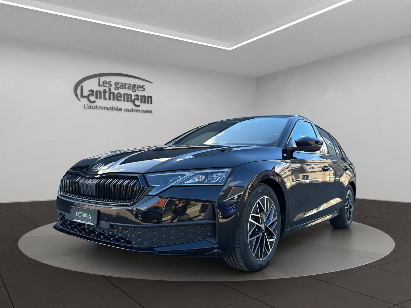SKODA Octavia Combi 2.0 TSI DSG Dynamic 4x4-image-0